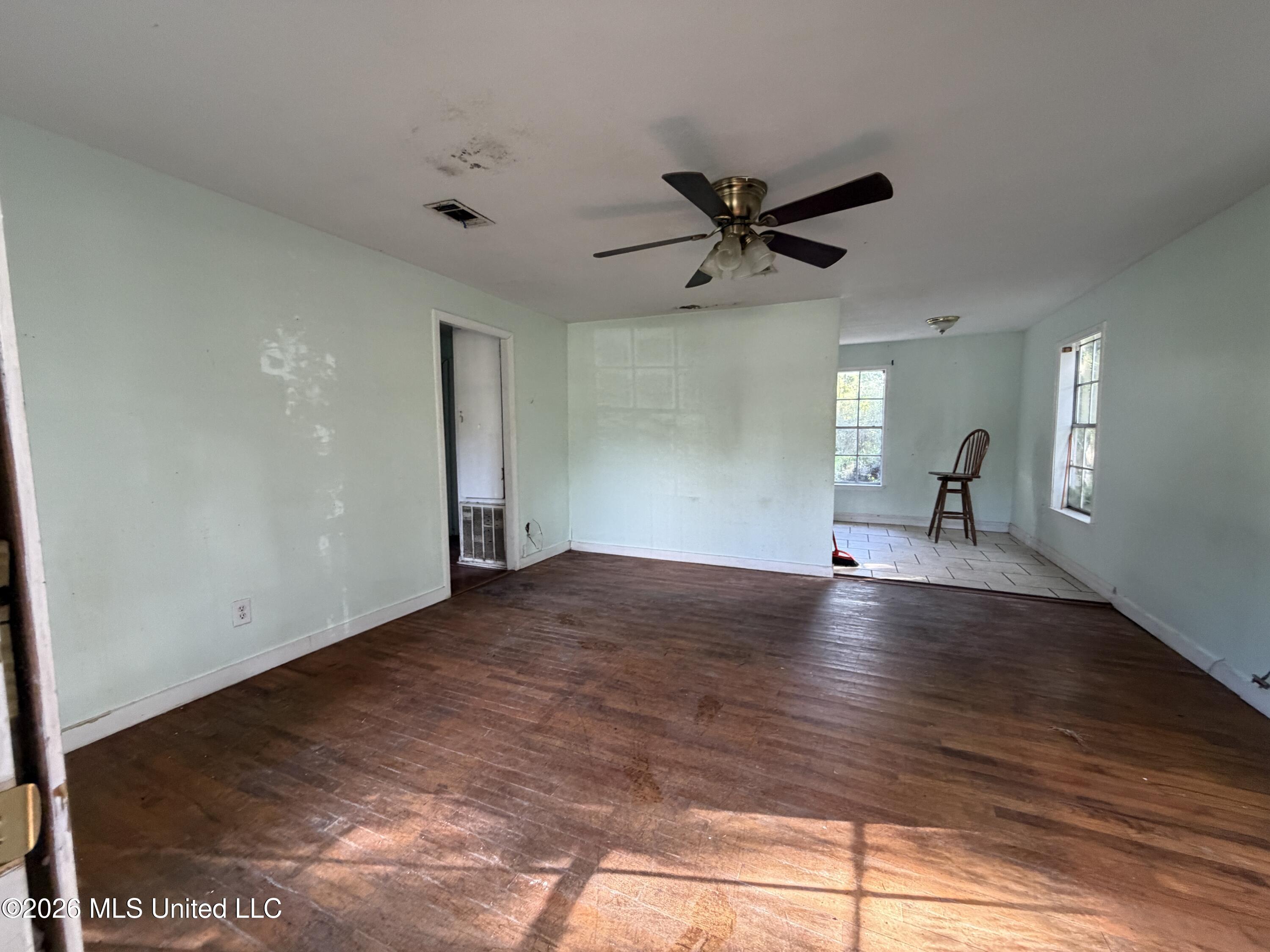 1209 Polk Avenue Property Photo 6