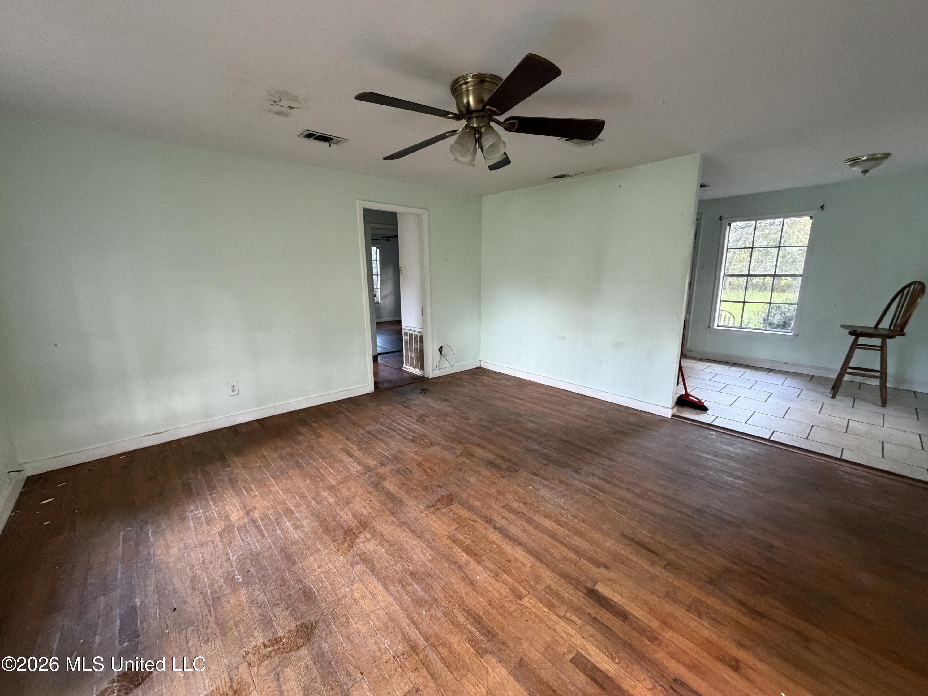 1209 Polk Avenue Property Photo 8