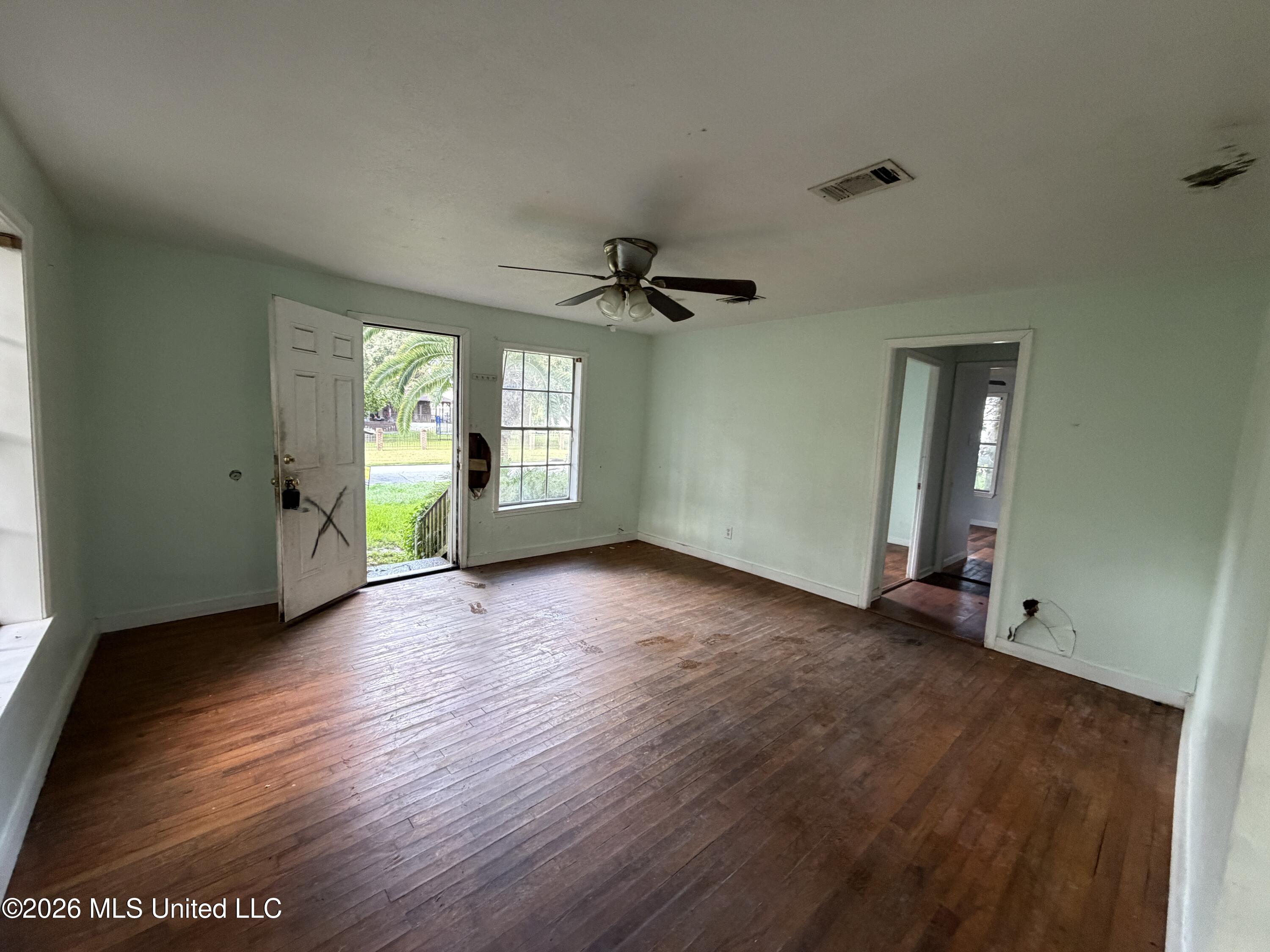 1209 Polk Avenue Property Photo 9