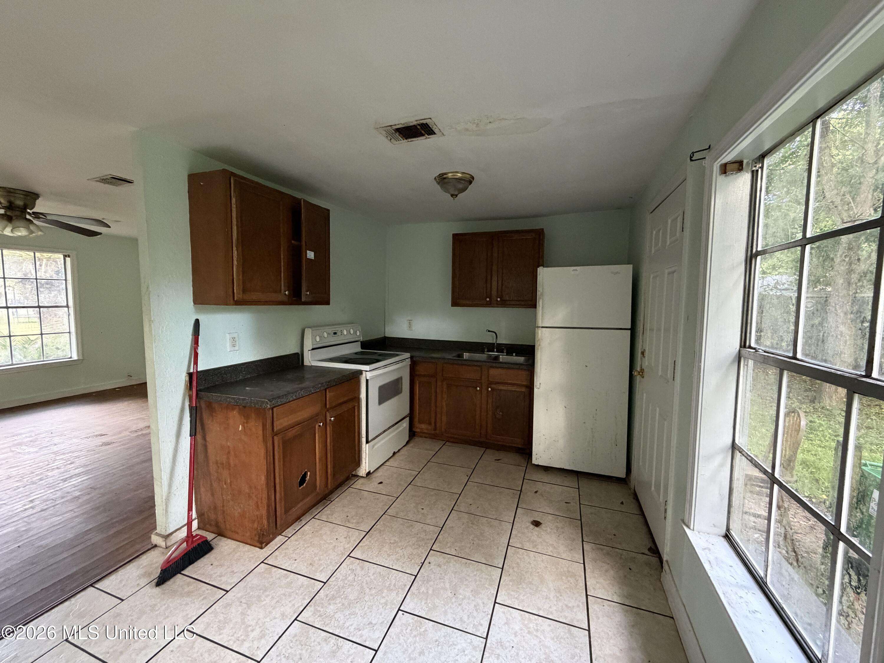 1209 Polk Avenue Property Photo 11