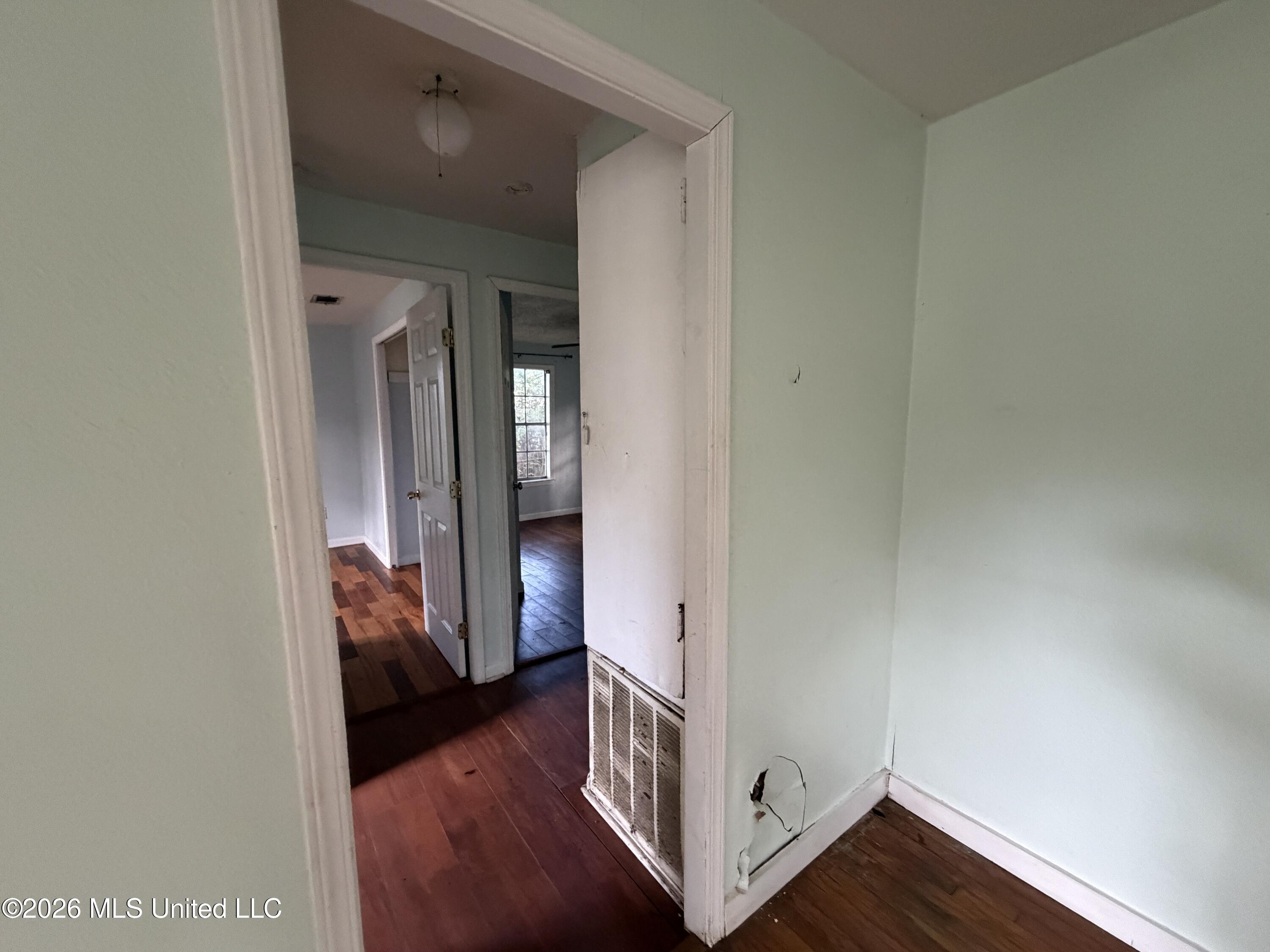 1209 Polk Avenue Property Photo 13