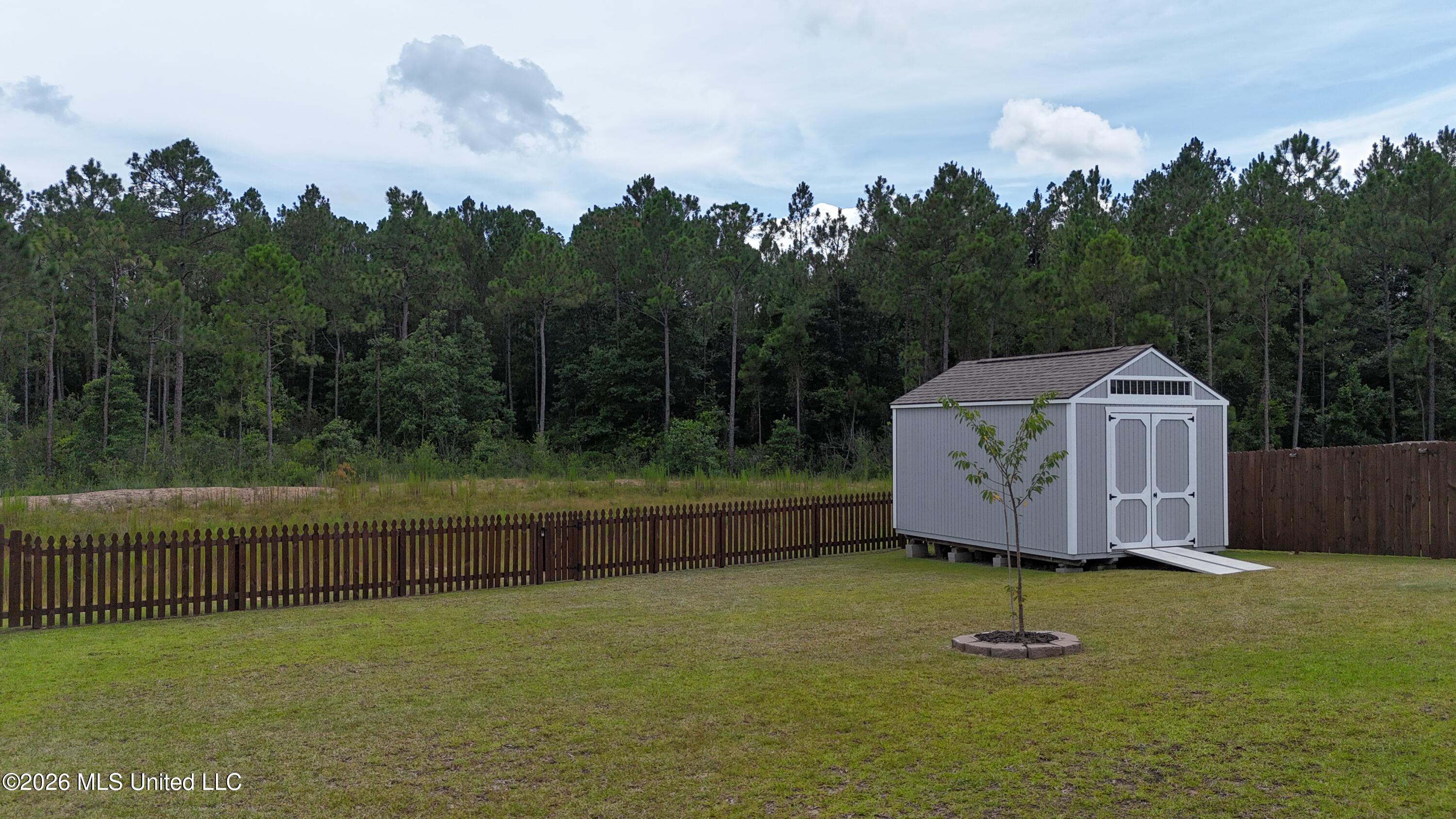 15572 Soaring Loop Property Photo 4