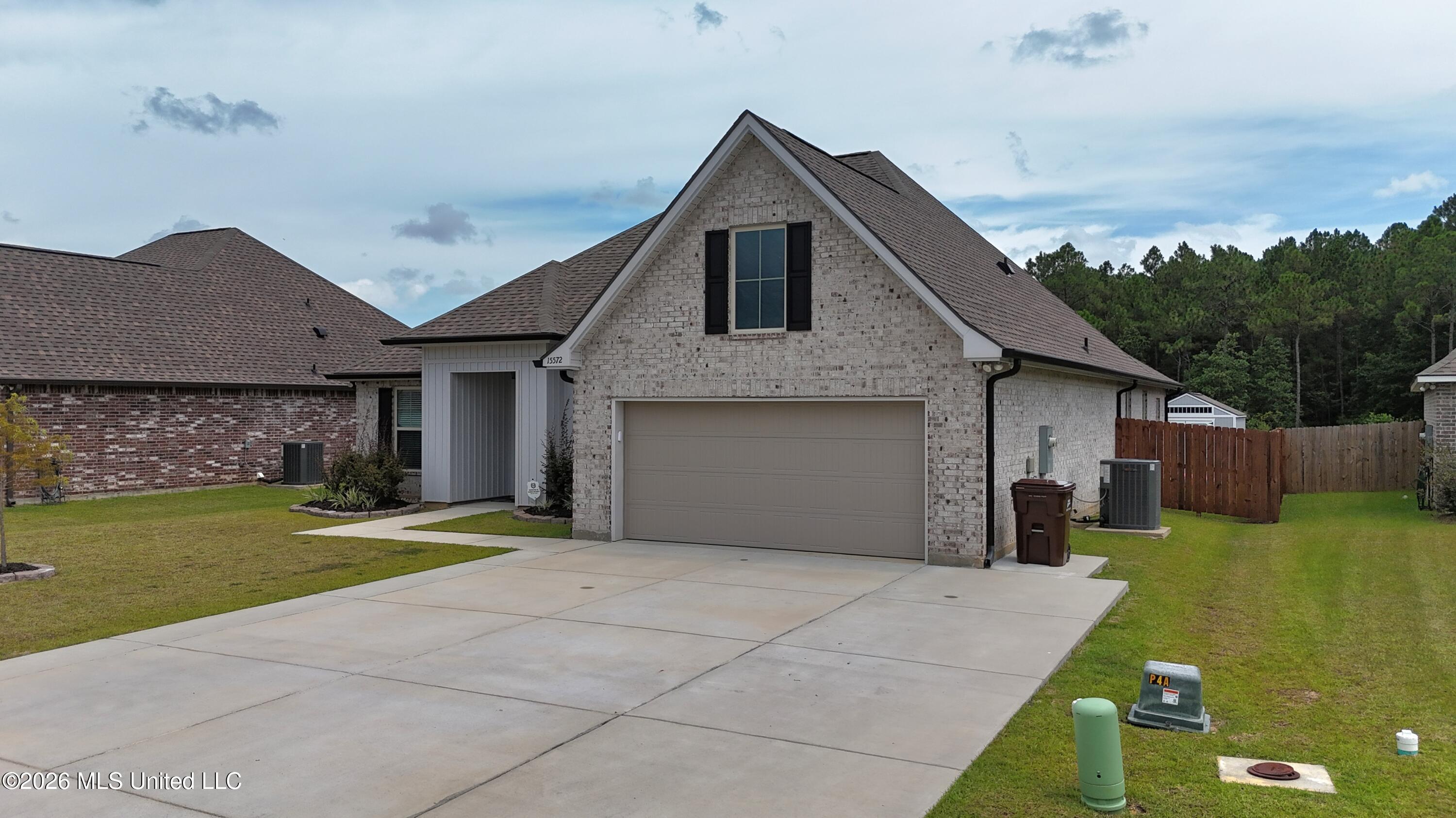 15572 Soaring Loop Property Photo 5