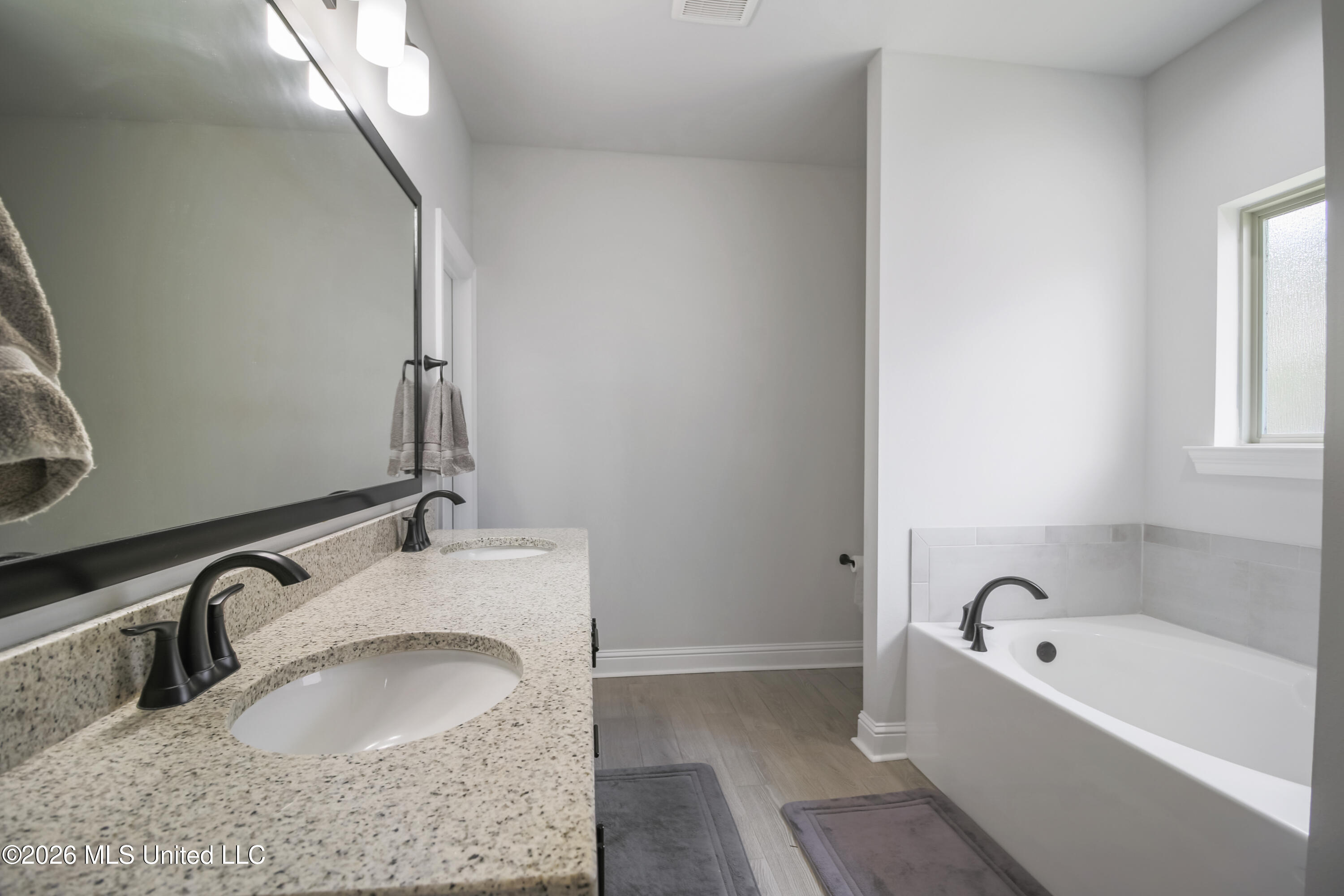 15572 Soaring Loop Property Photo 27
