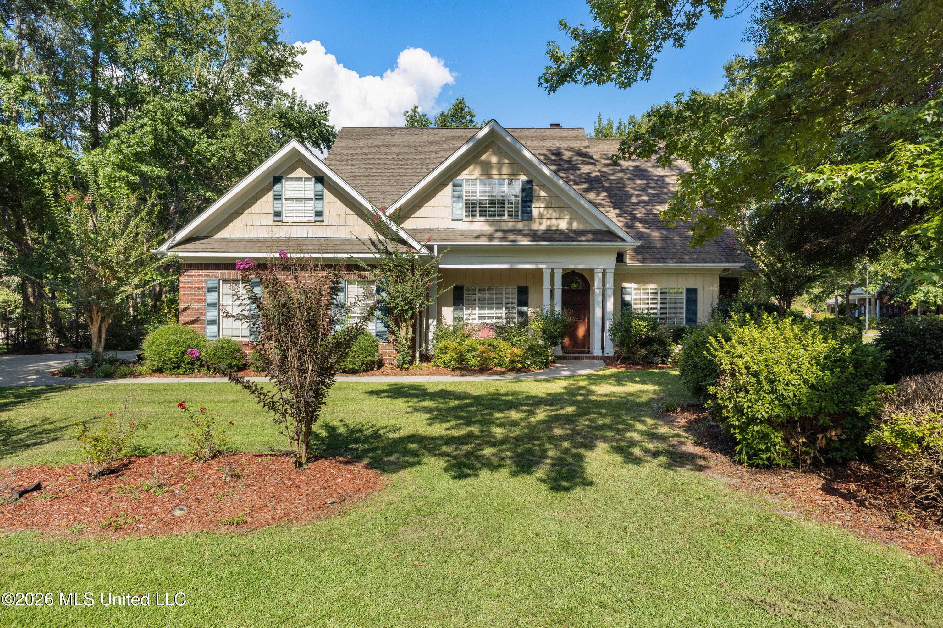 92 Highpointe Drive Property Photo 1