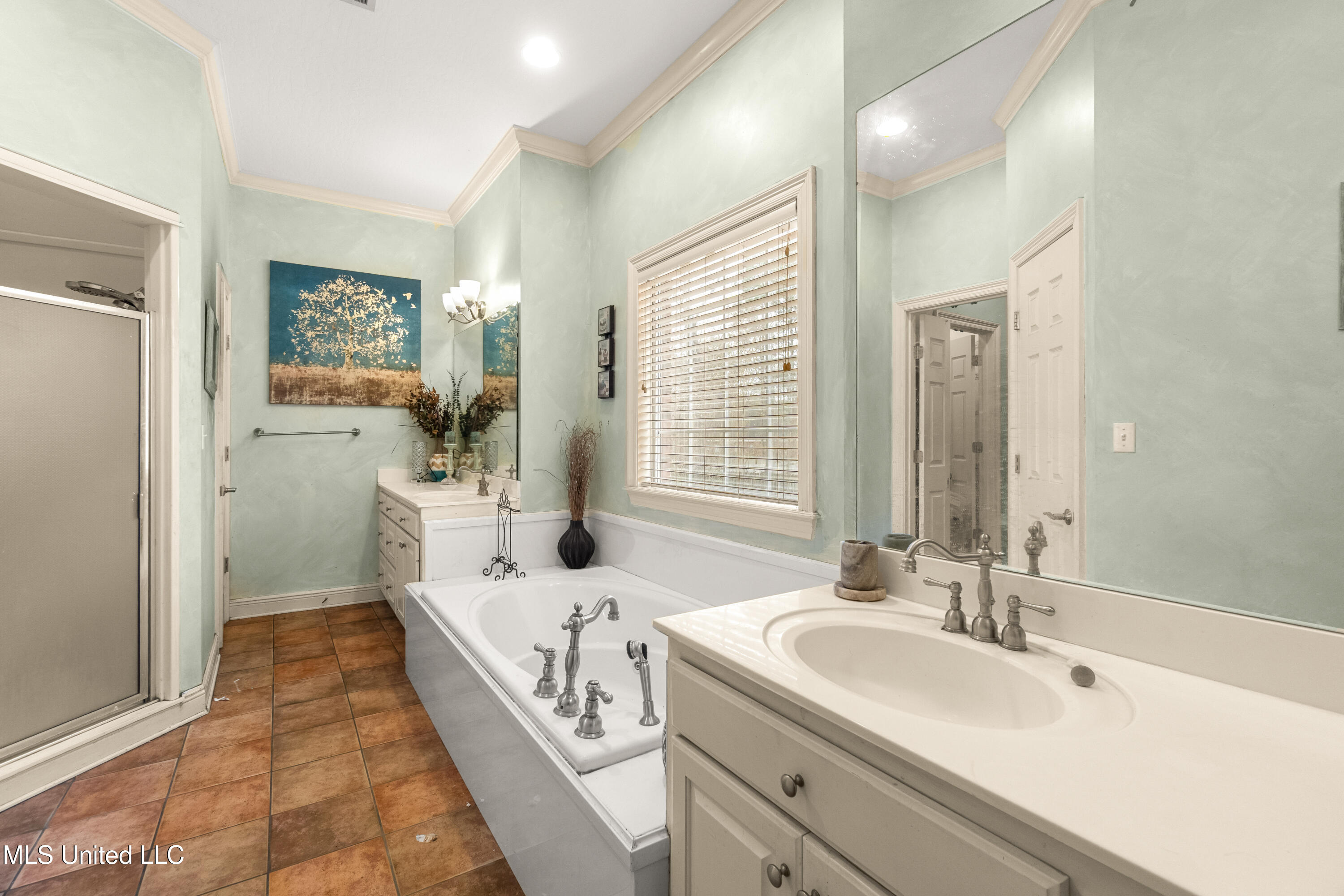 92 Highpointe Drive Property Photo 24