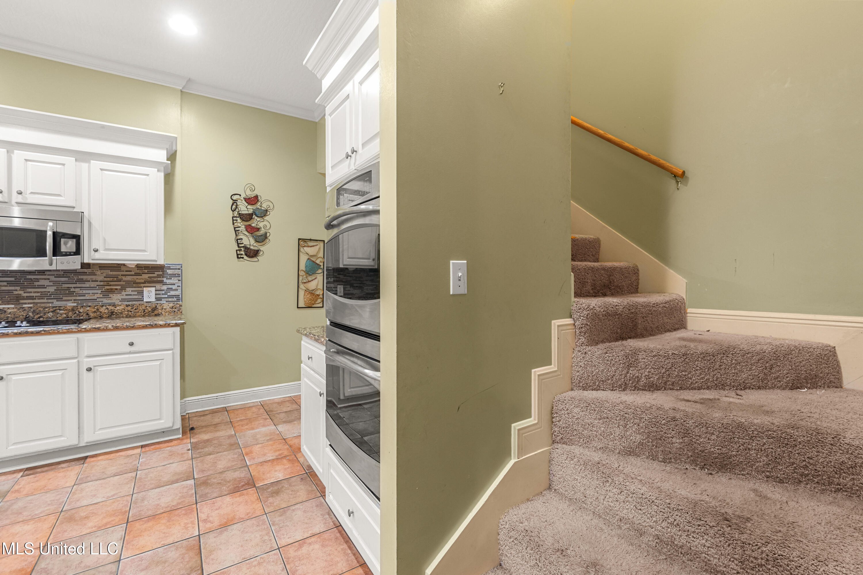 92 Highpointe Drive Property Photo 33