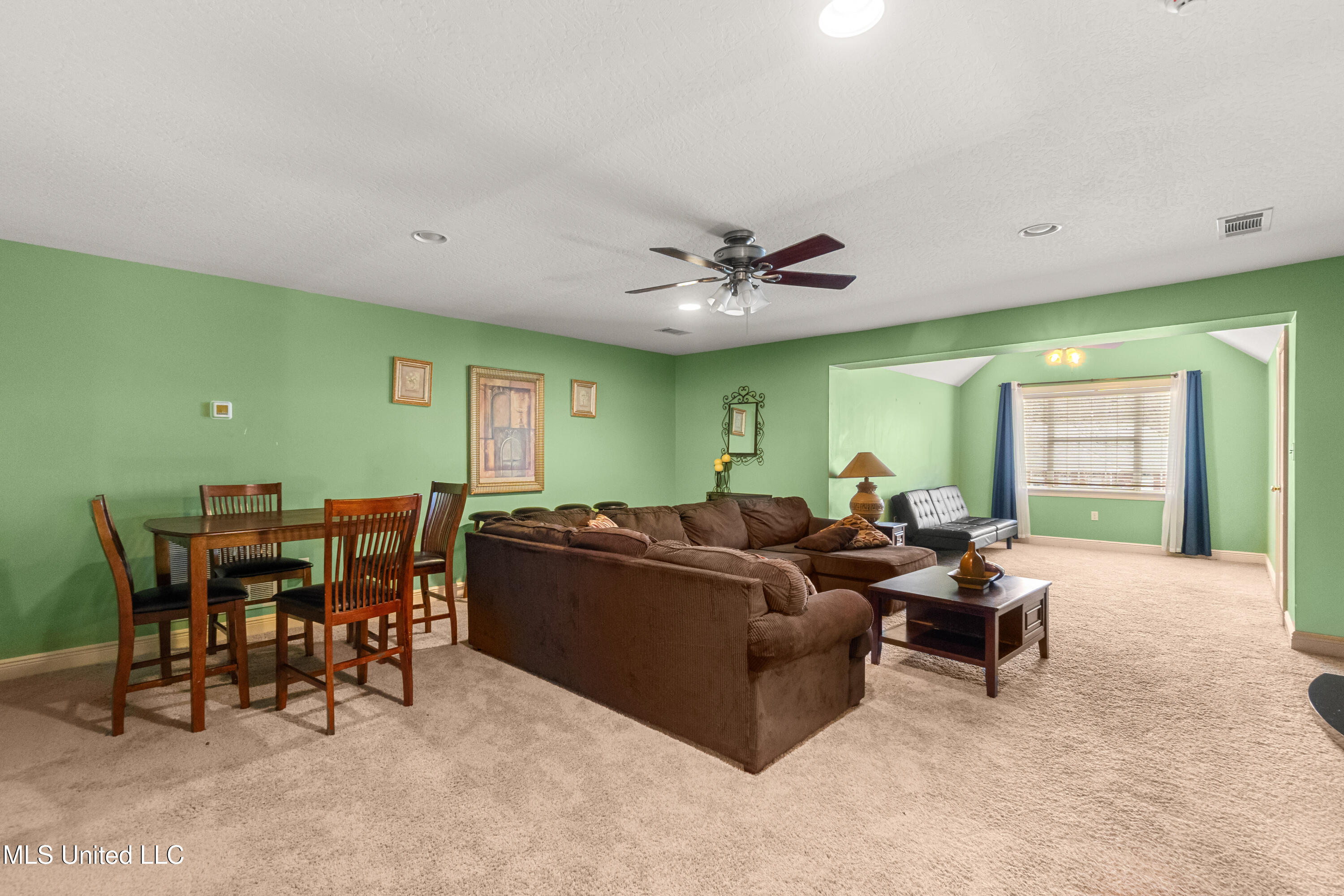 92 Highpointe Drive Property Photo 34