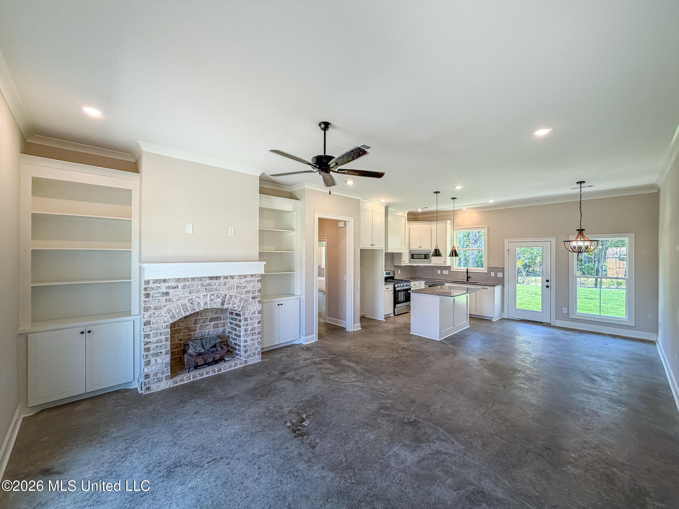 1001 Riverside Lane Property Photo 2