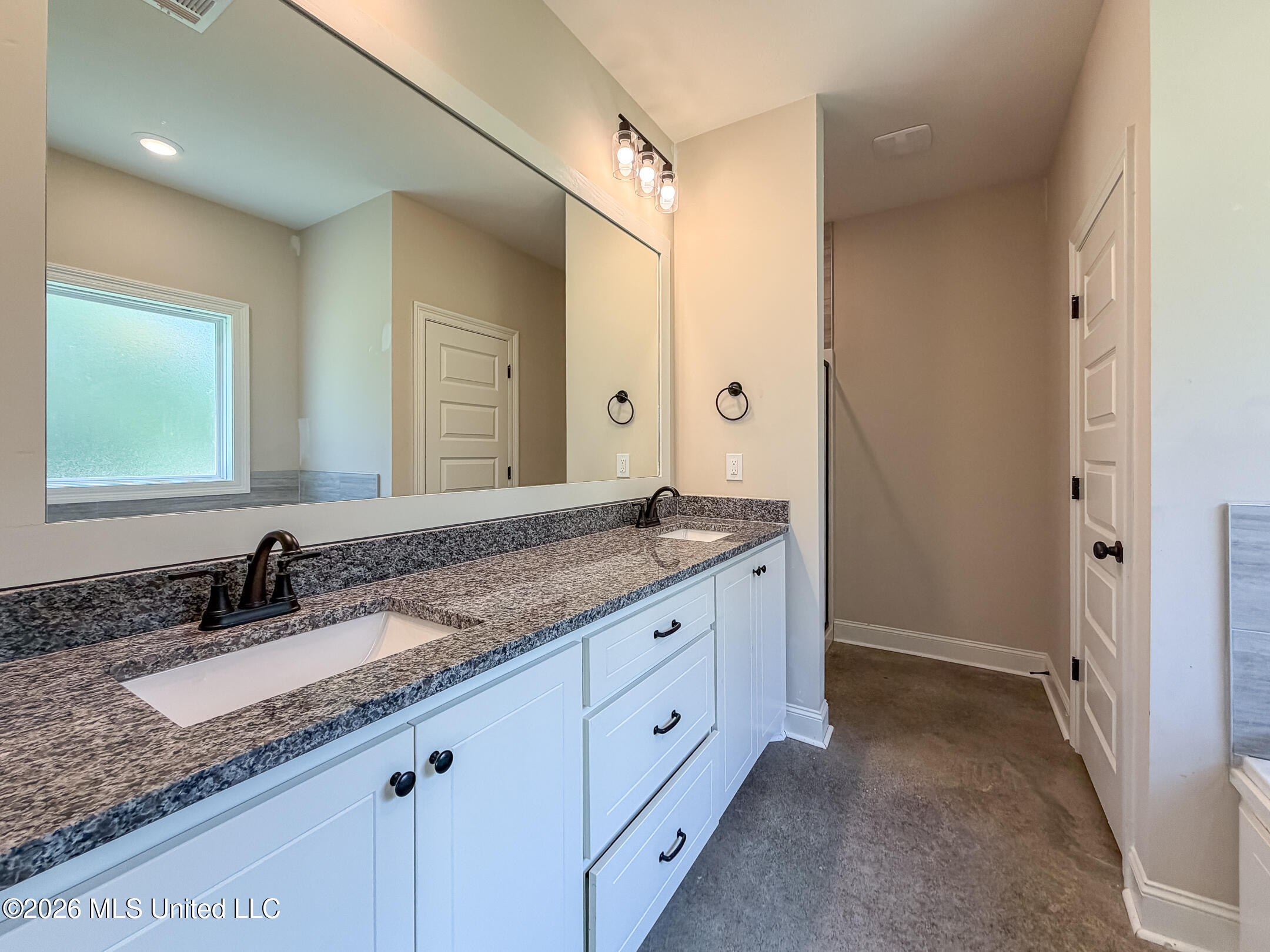 1001 Riverside Lane Property Photo 10