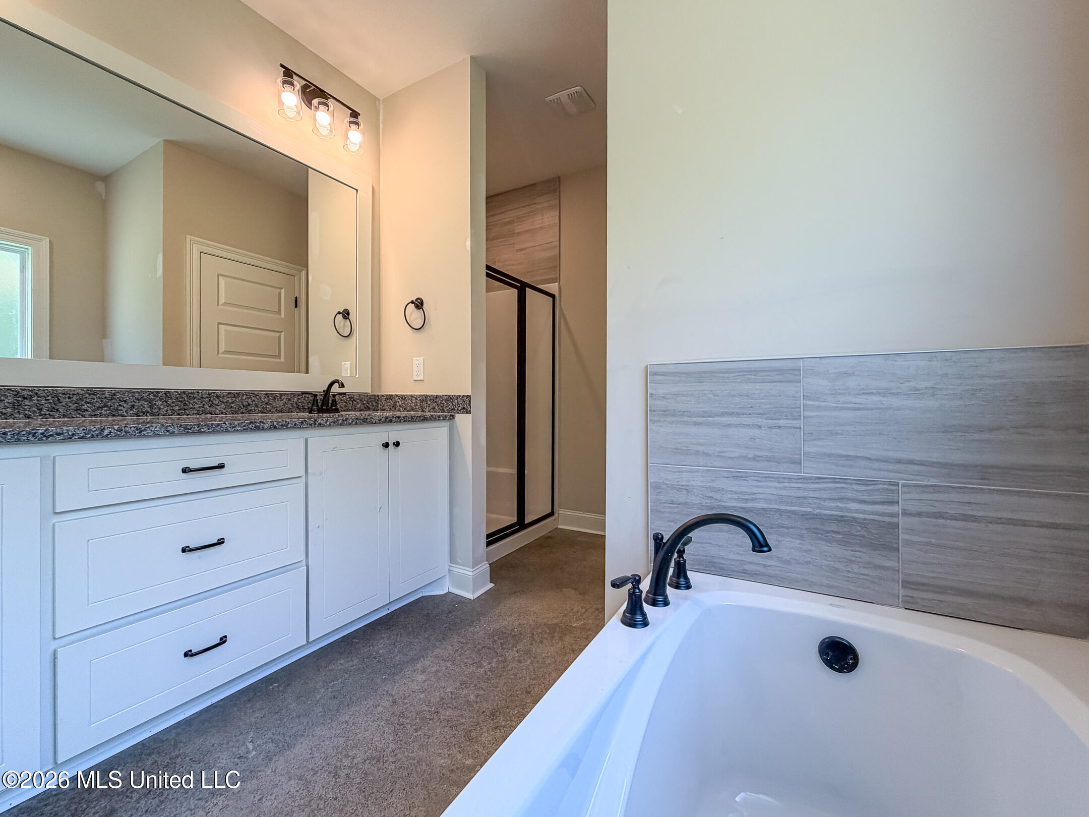 1001 Riverside Lane Property Photo 11