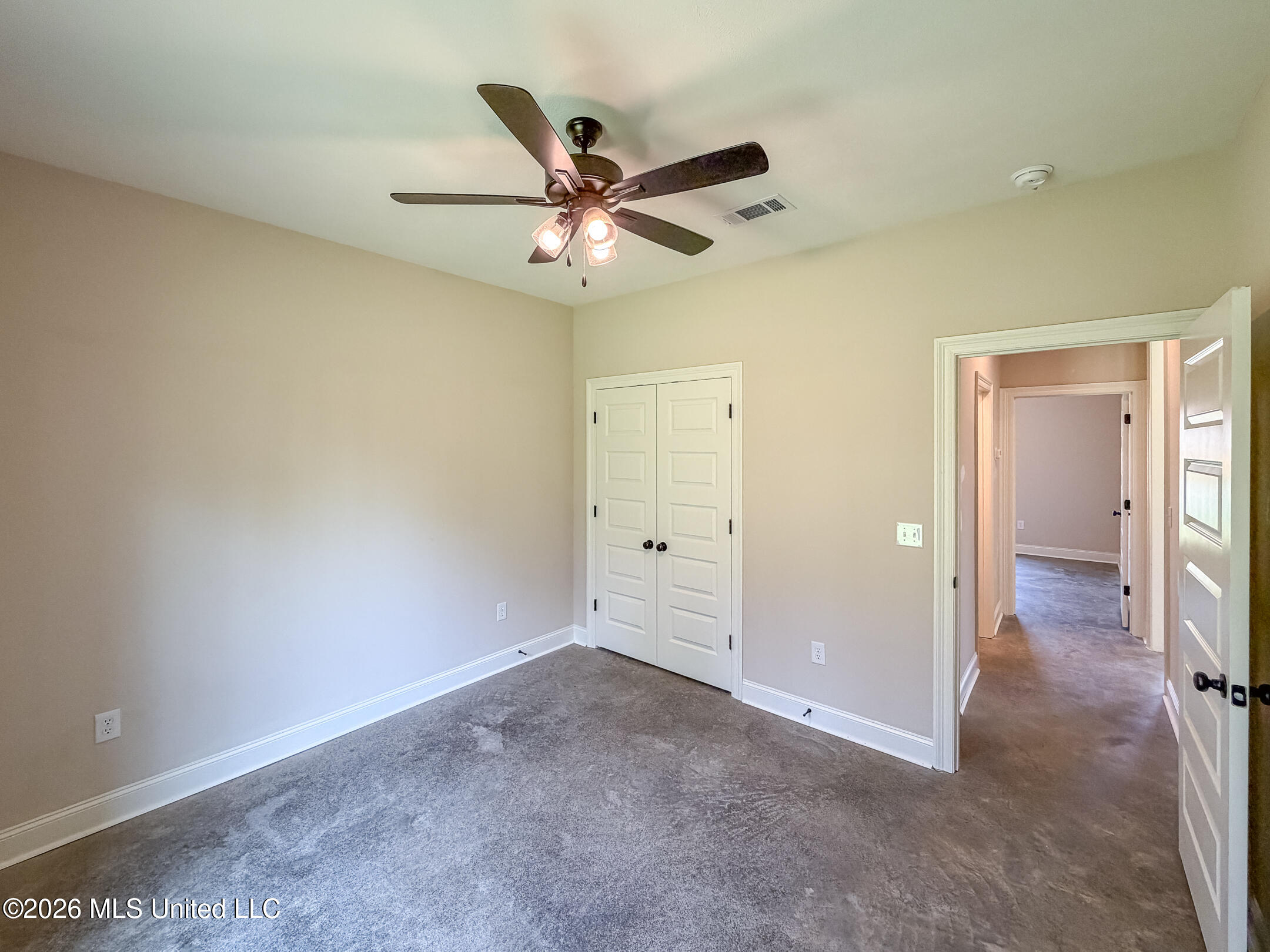 1001 Riverside Lane Property Photo 14