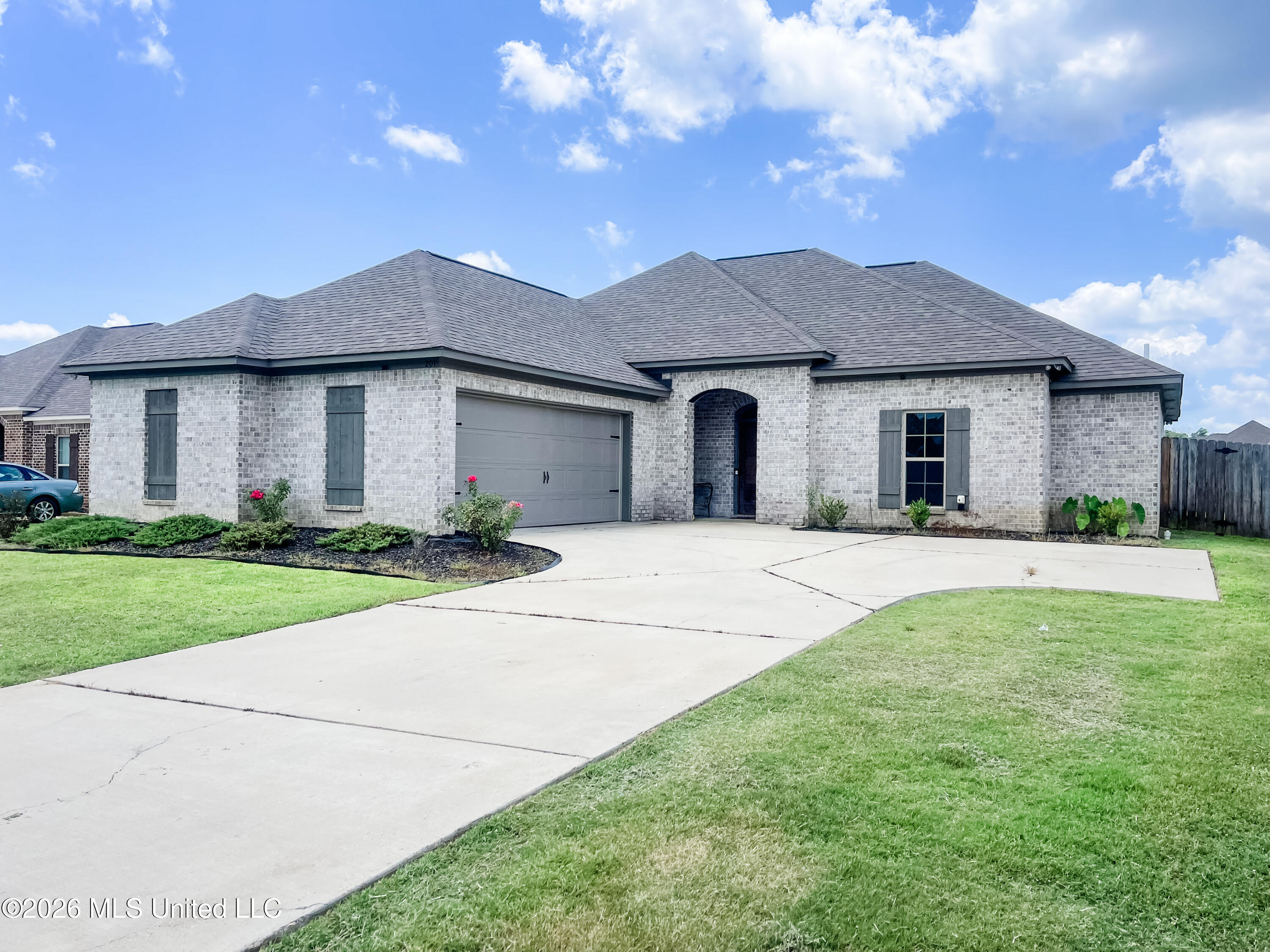 201 Chartleigh Circle Property Photo 1