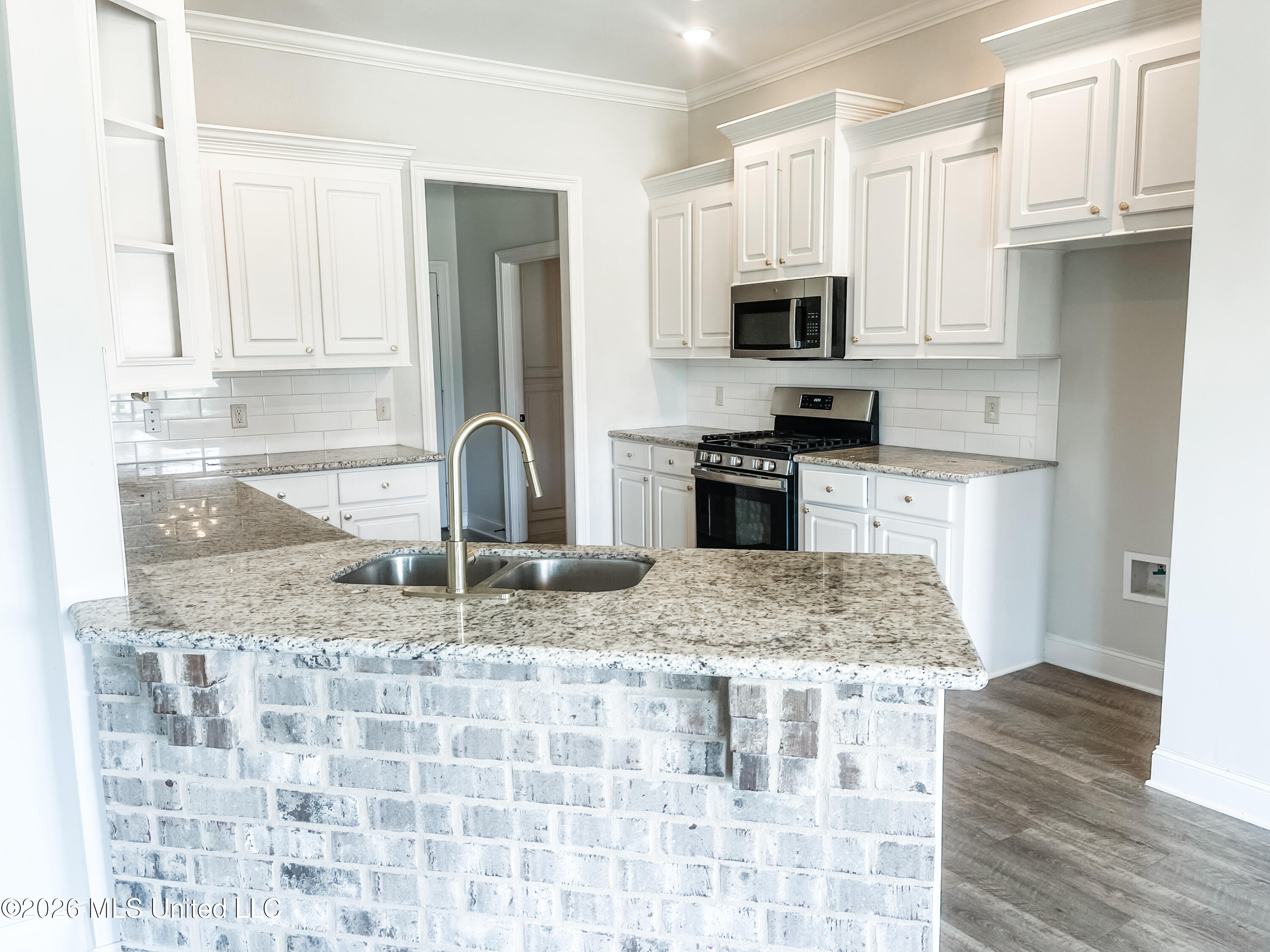 201 Chartleigh Circle Property Photo 6