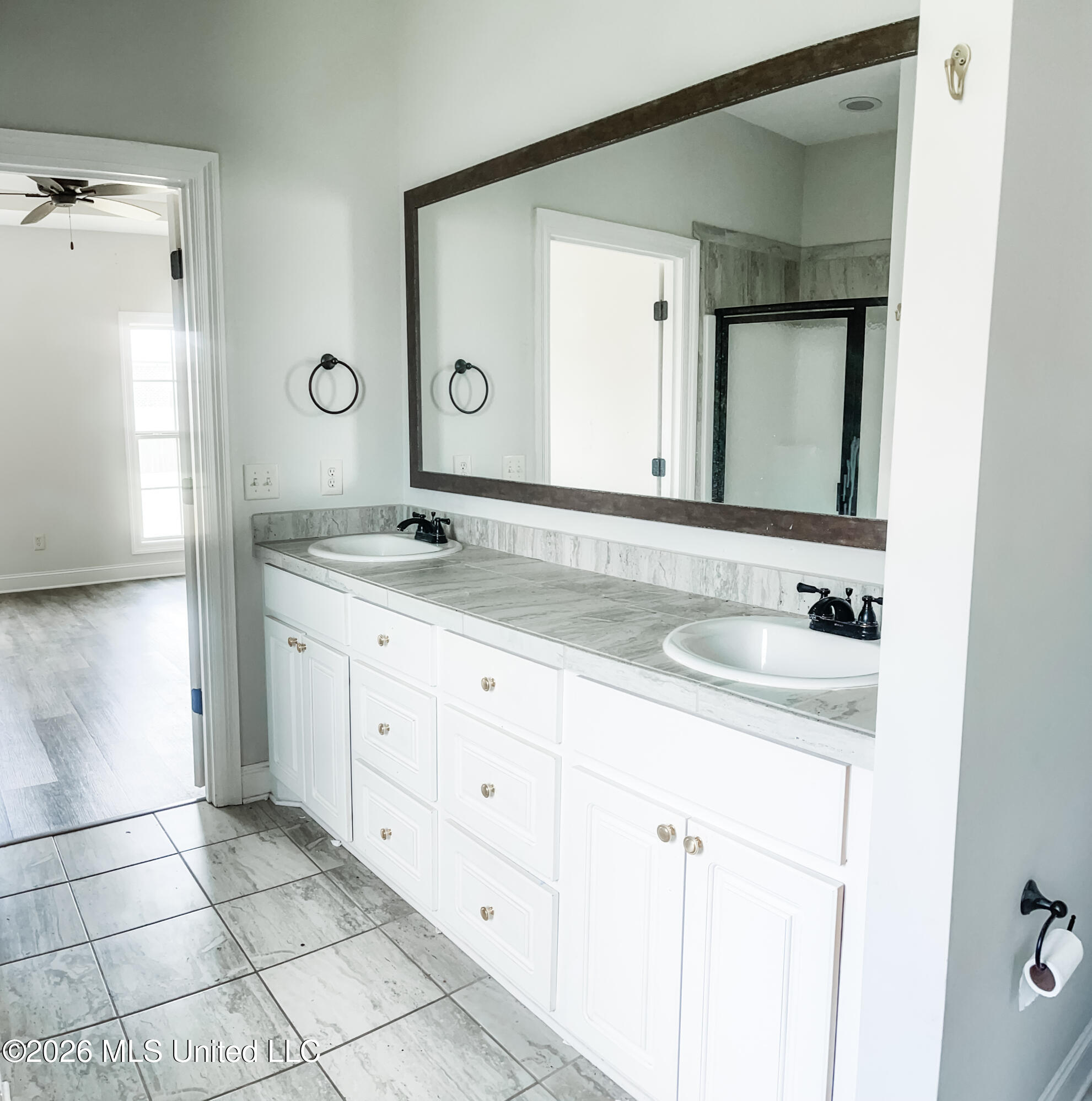 201 Chartleigh Circle Property Photo 17