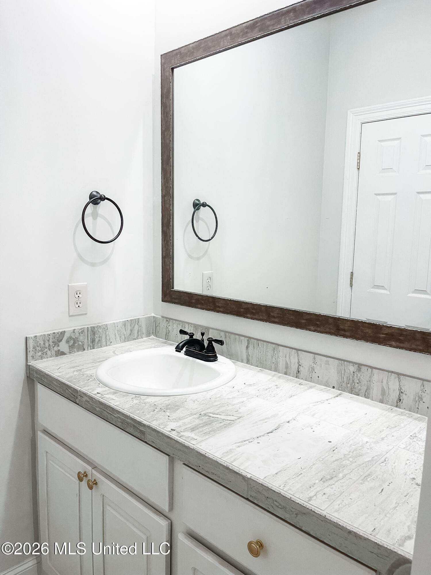 201 Chartleigh Circle Property Photo 30