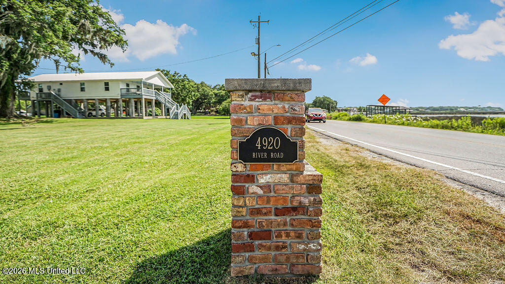 4920 River Road Property Photo 1