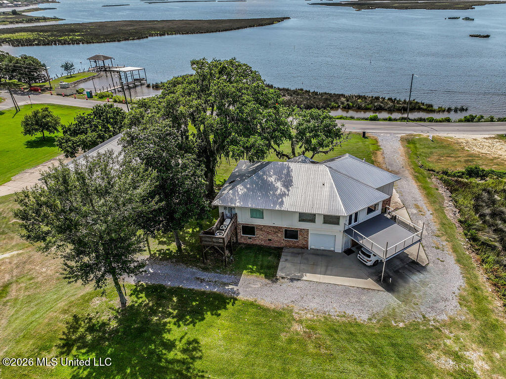 4920 River Road Property Photo 4