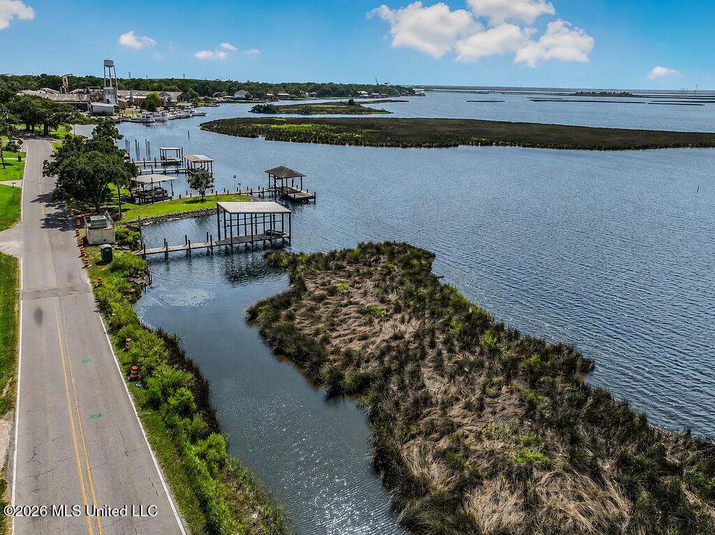 4920 River Road Property Photo 7
