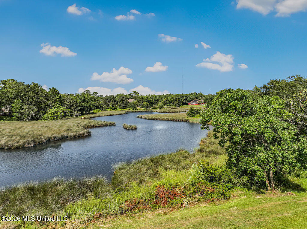 4920 River Road Property Photo 10