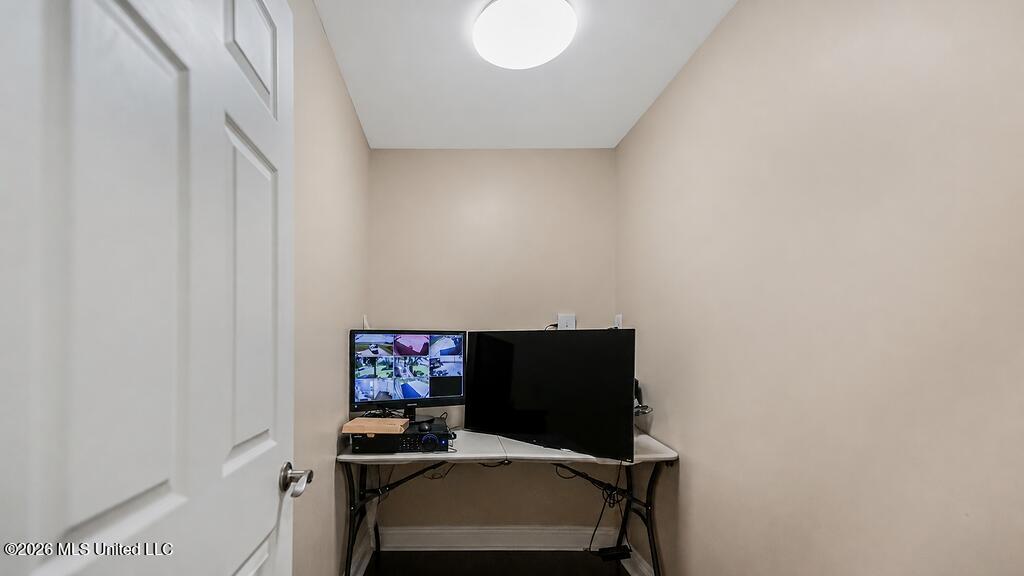 4920 River Road Property Photo 27