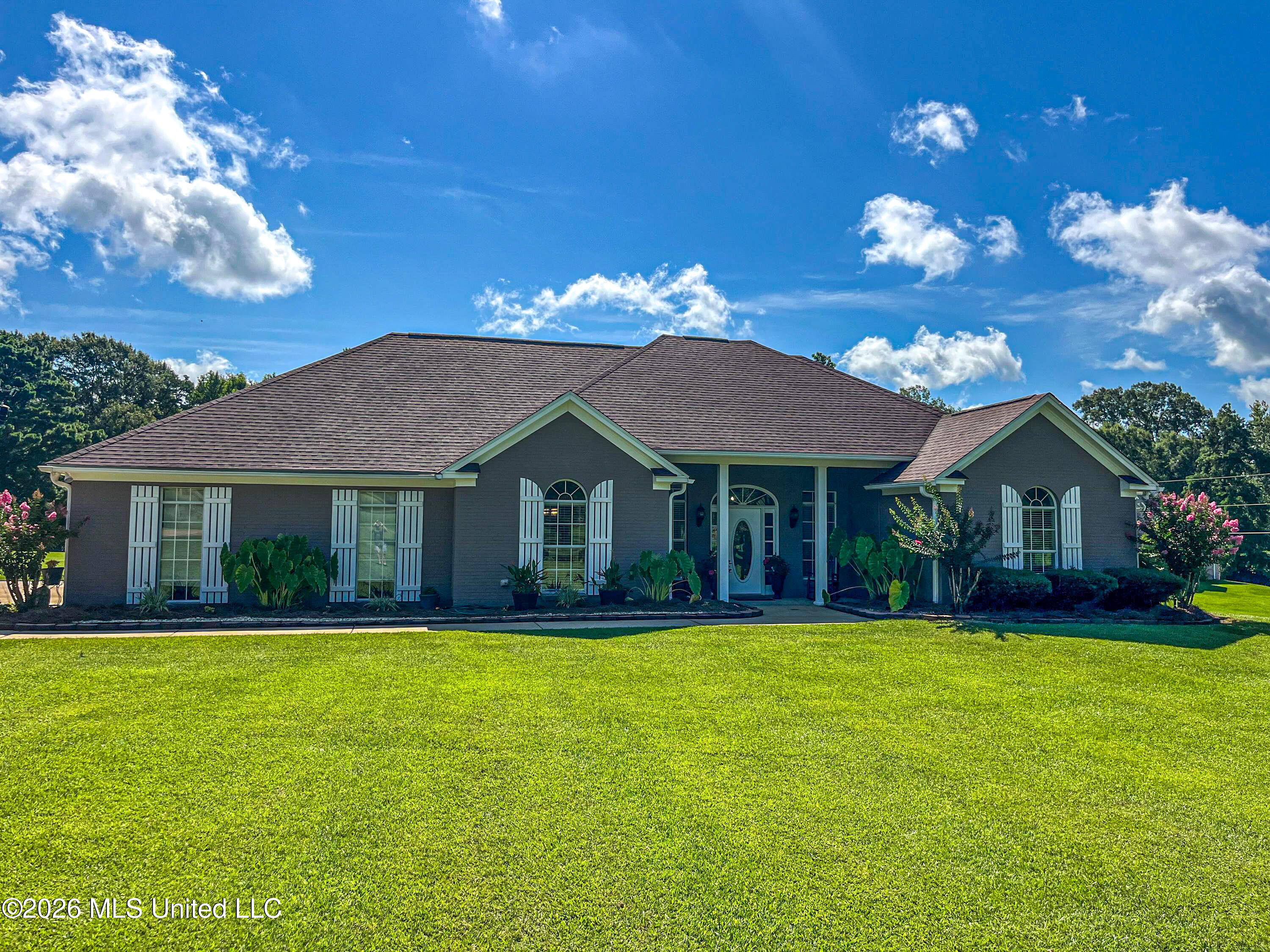1930 Suzanna Drive Property Photo 1