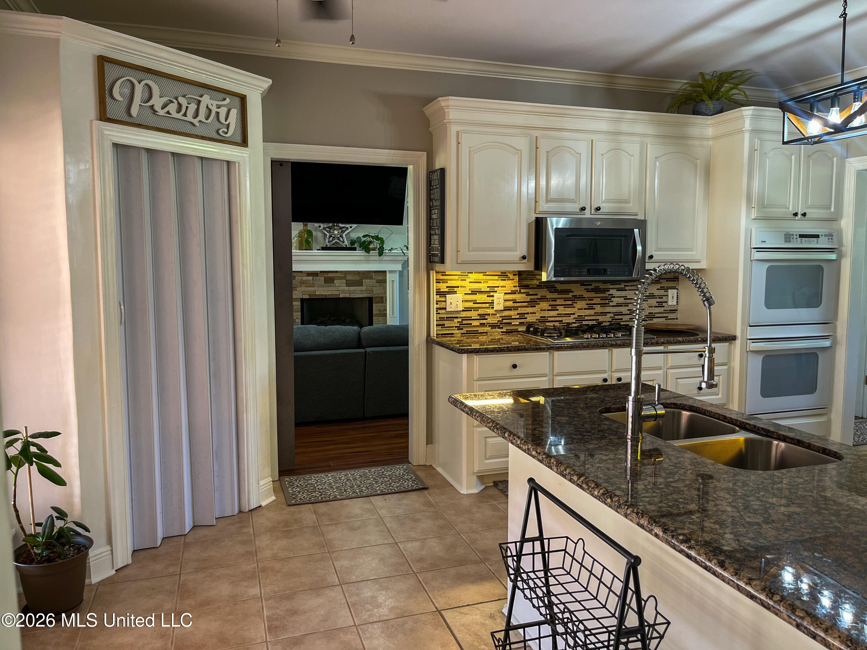 1930 Suzanna Drive Property Photo 47