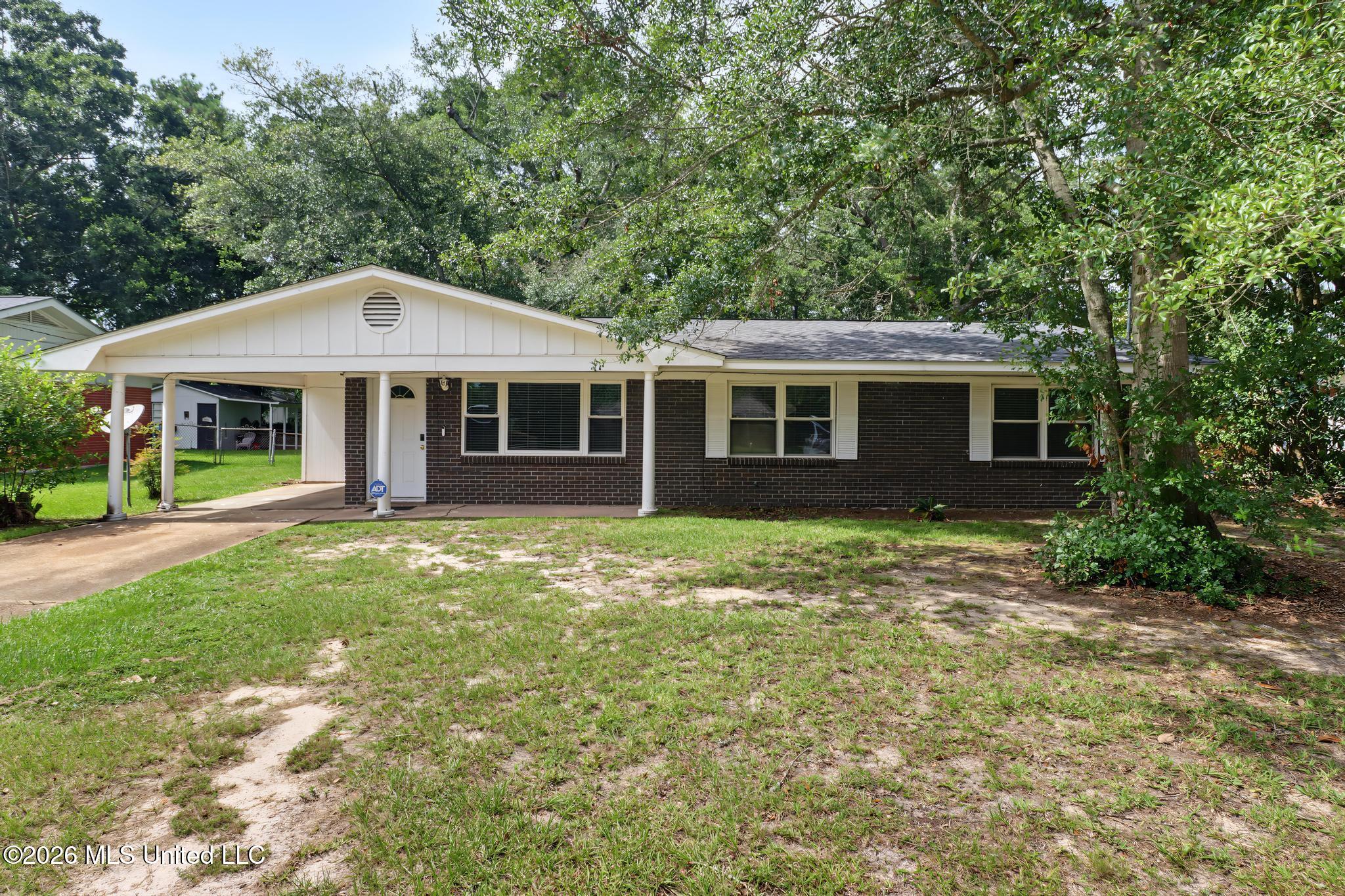2517 Ridgewood Road Property Photo 1