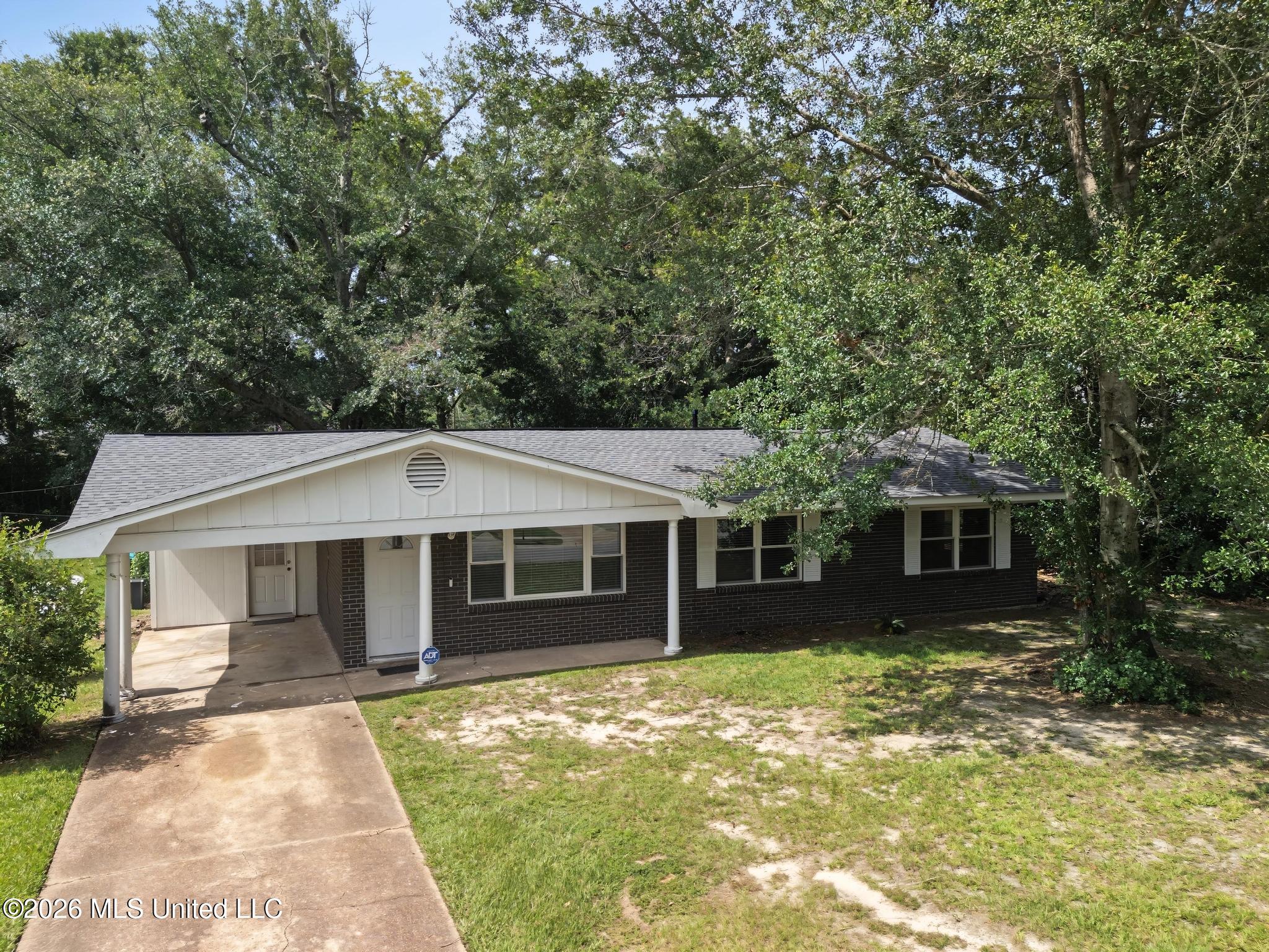 2517 Ridgewood Road Property Photo 2