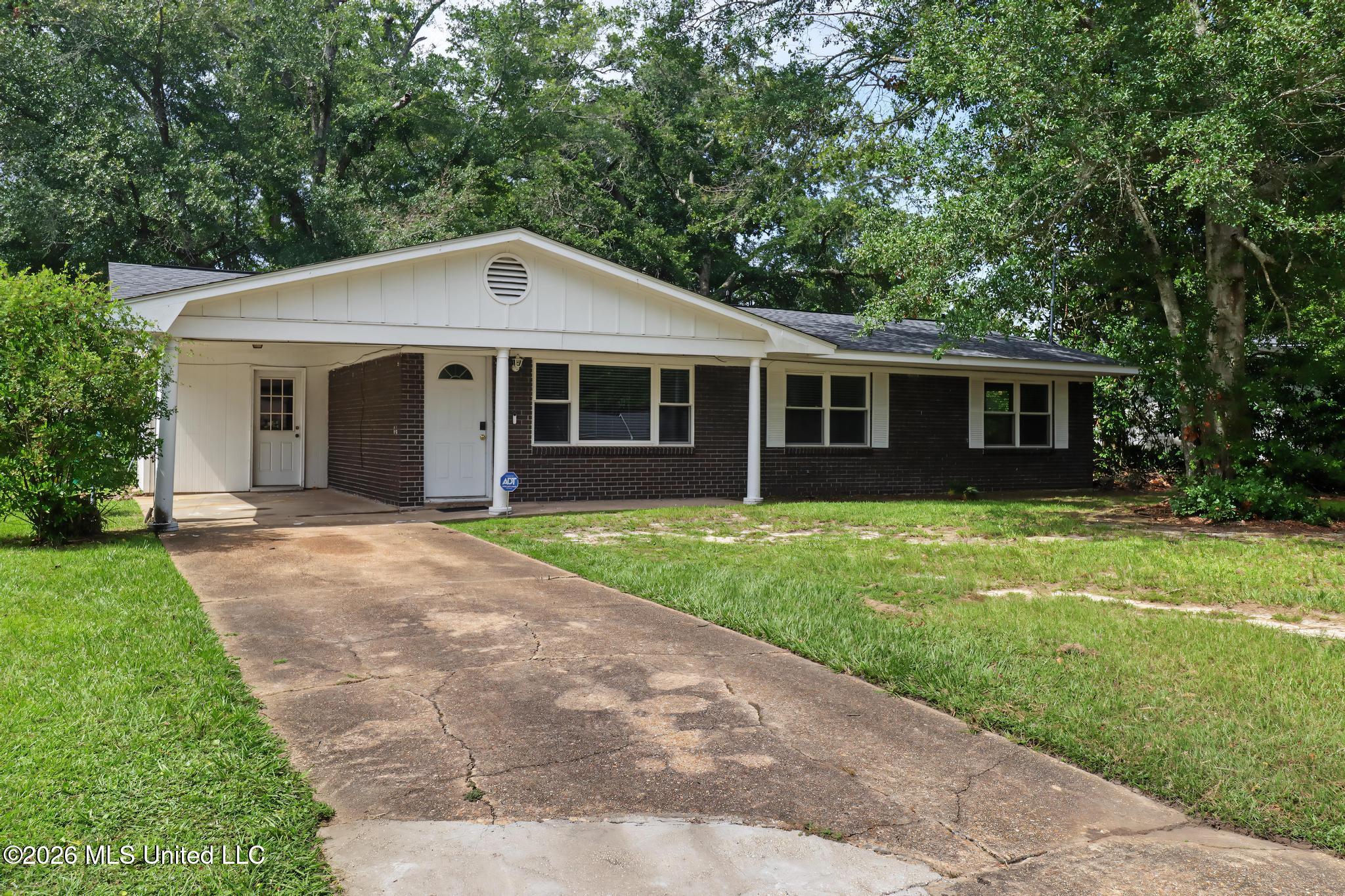 2517 Ridgewood Road Property Photo 3