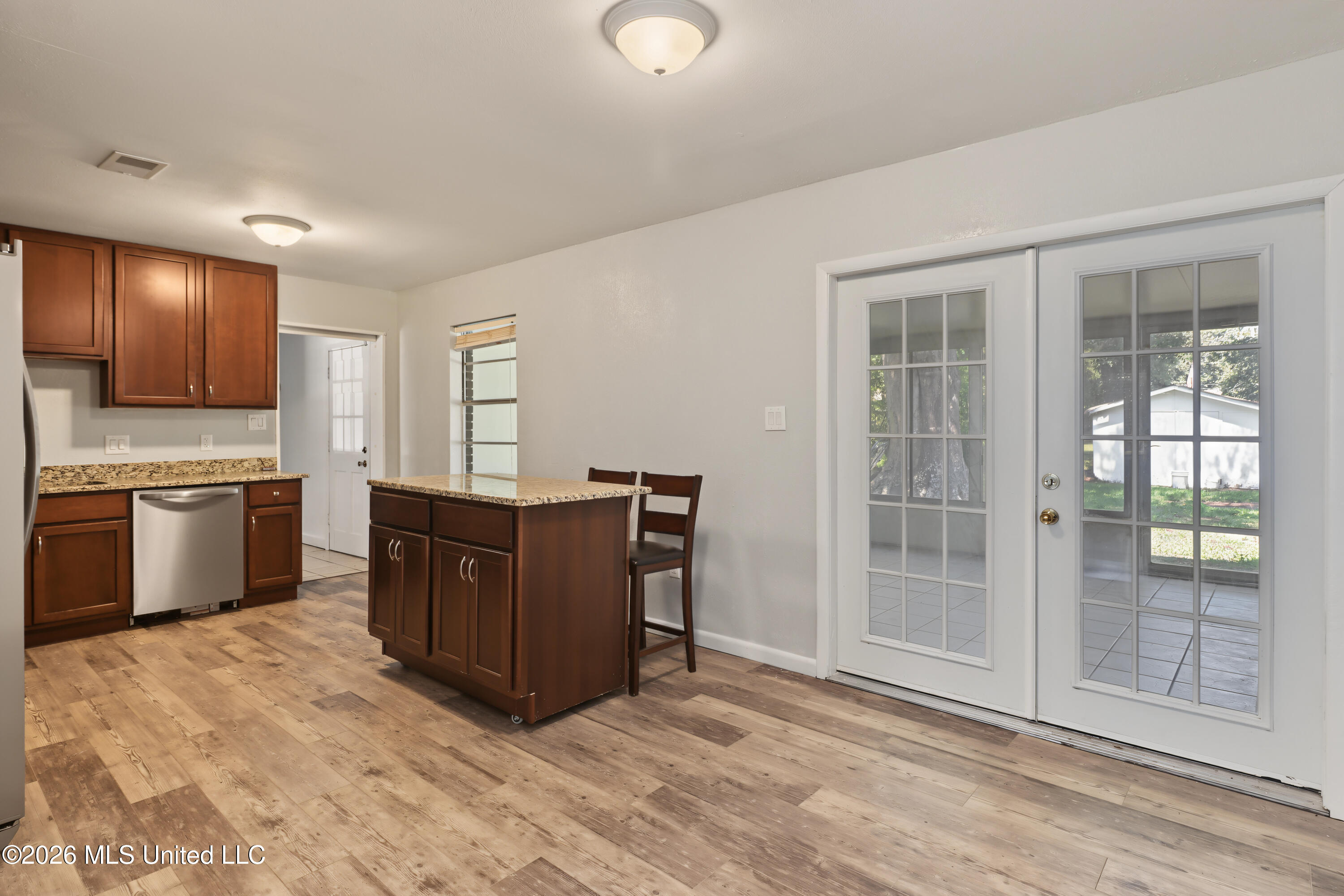 2517 Ridgewood Road Property Photo 6