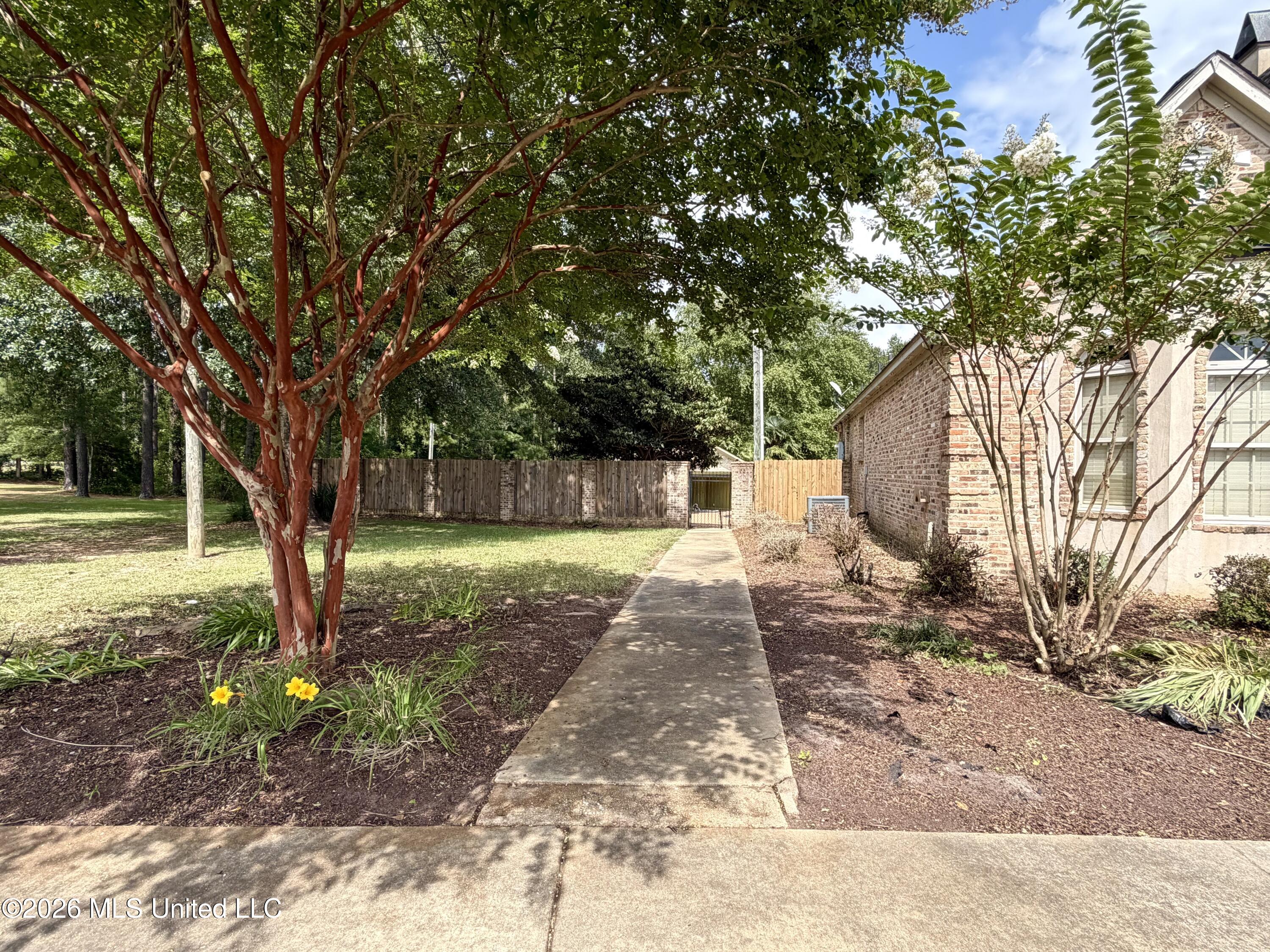 979 Auburn Drive Property Photo 4
