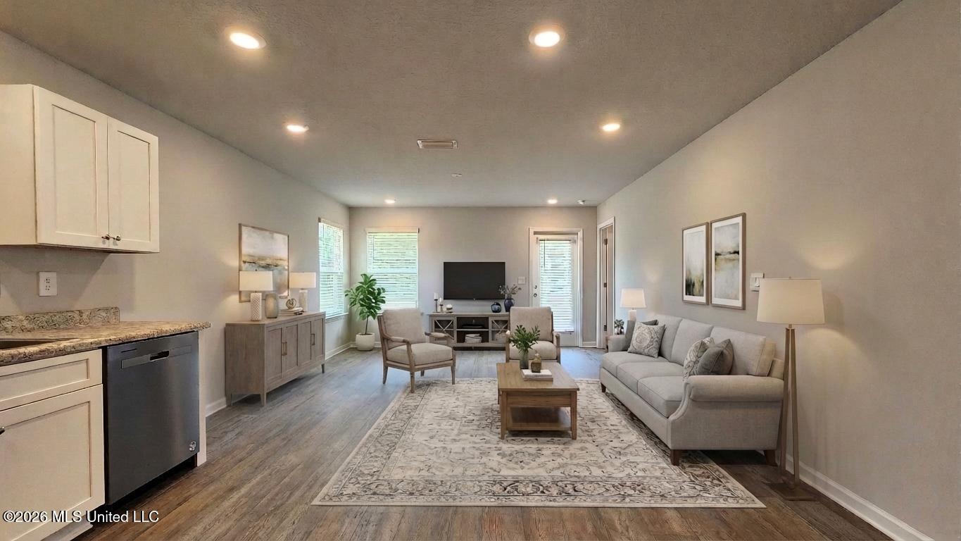 15372 7th Street Property Photo 4
