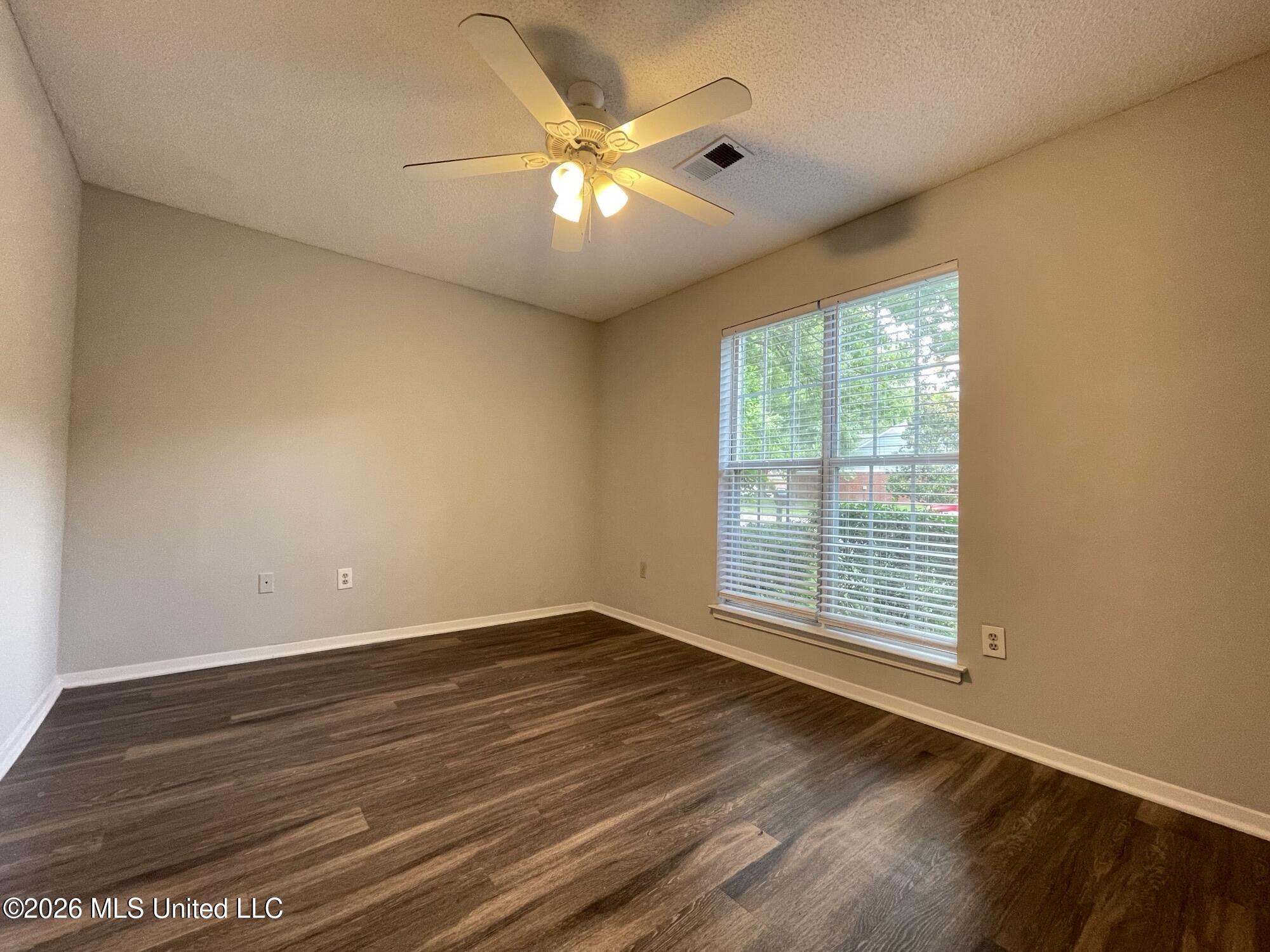 1077 Mcgowan Drive Property Photo 8