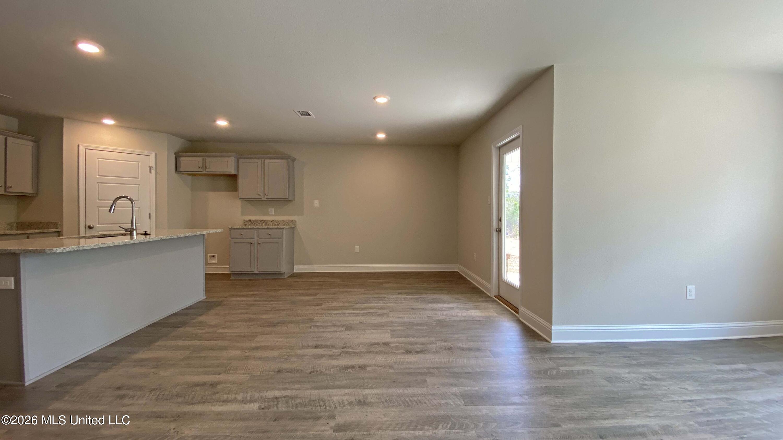 13170 Carnival Circle Property Photo 6