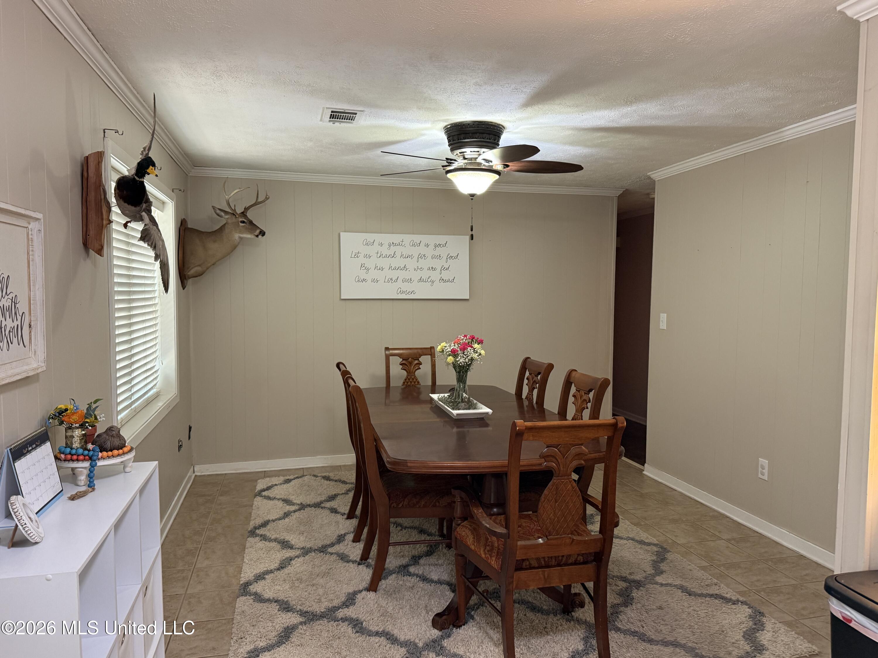 800 White Circle Property Photo 5