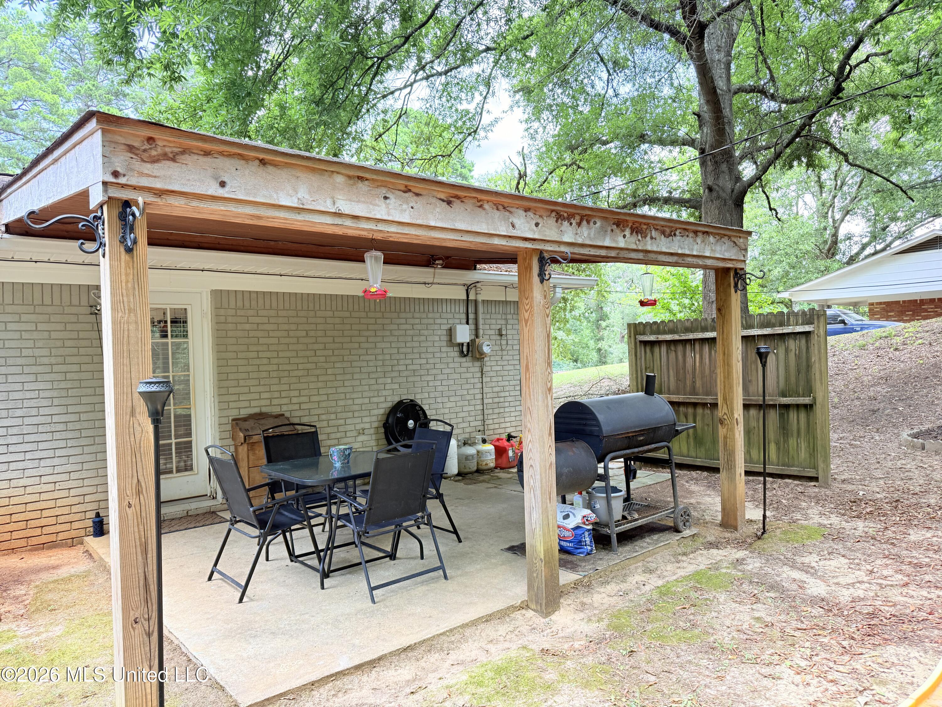 800 White Circle Property Photo 10