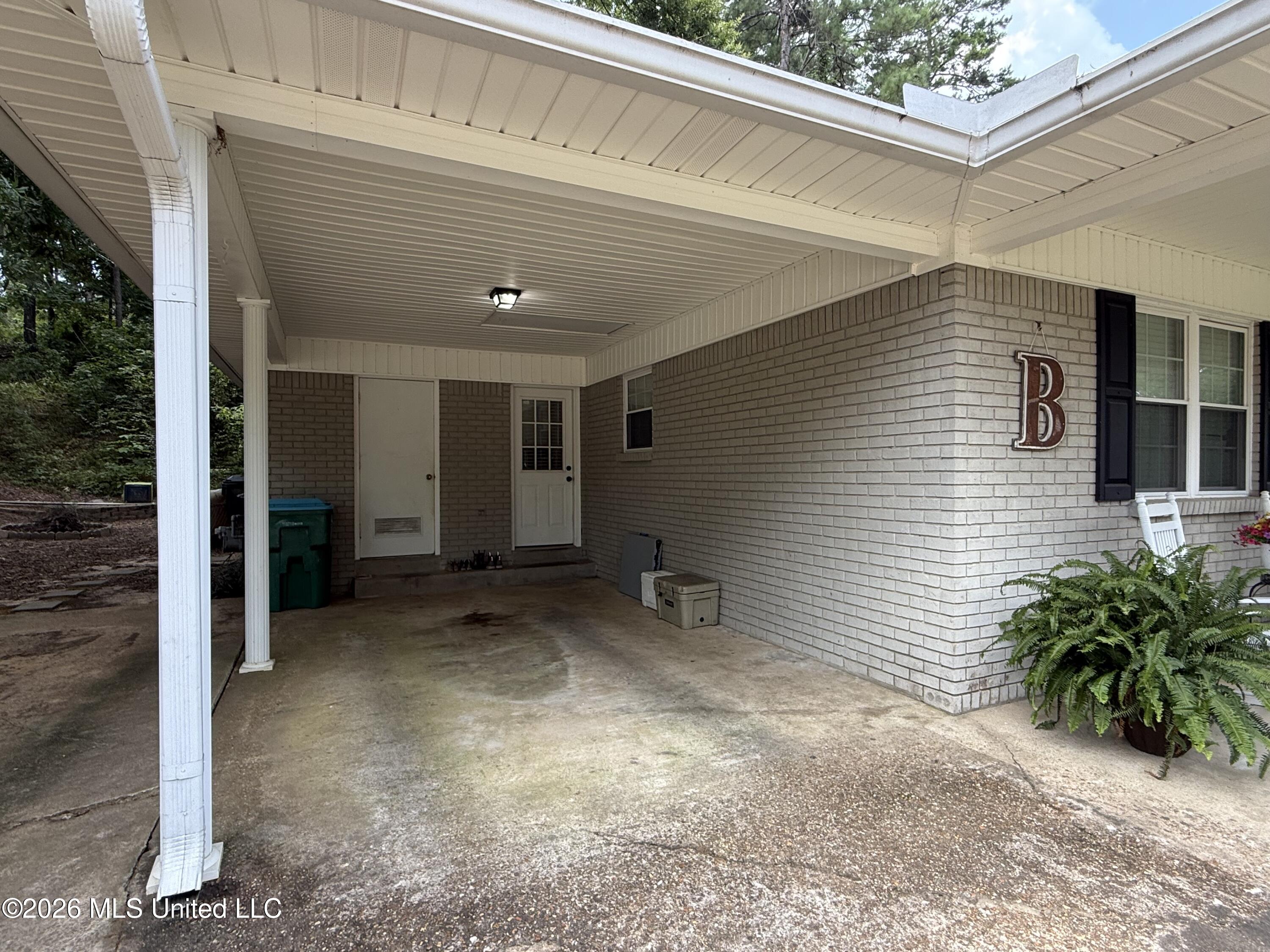 800 White Circle Property Photo 12