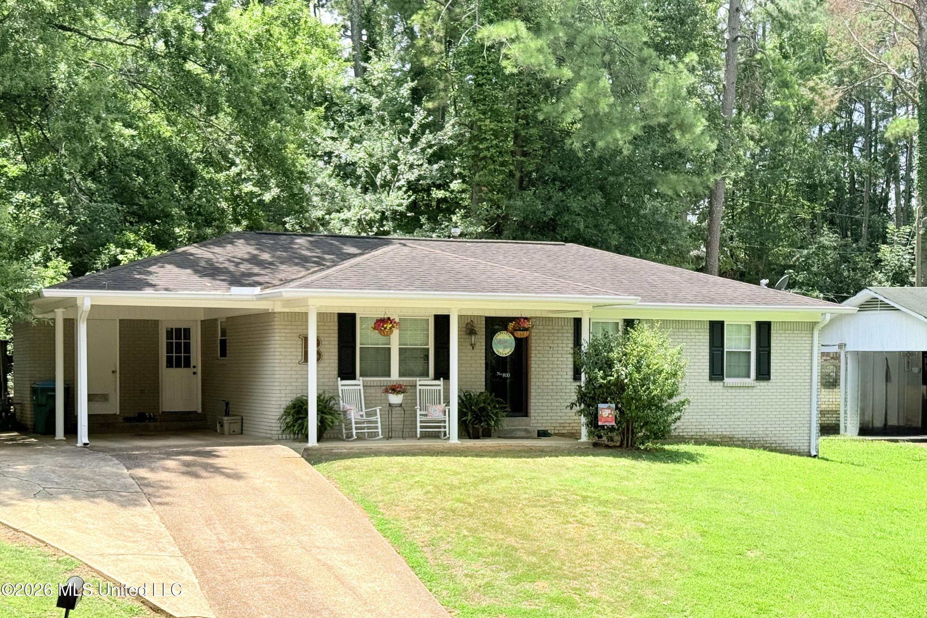 800 White Circle Property Photo 14