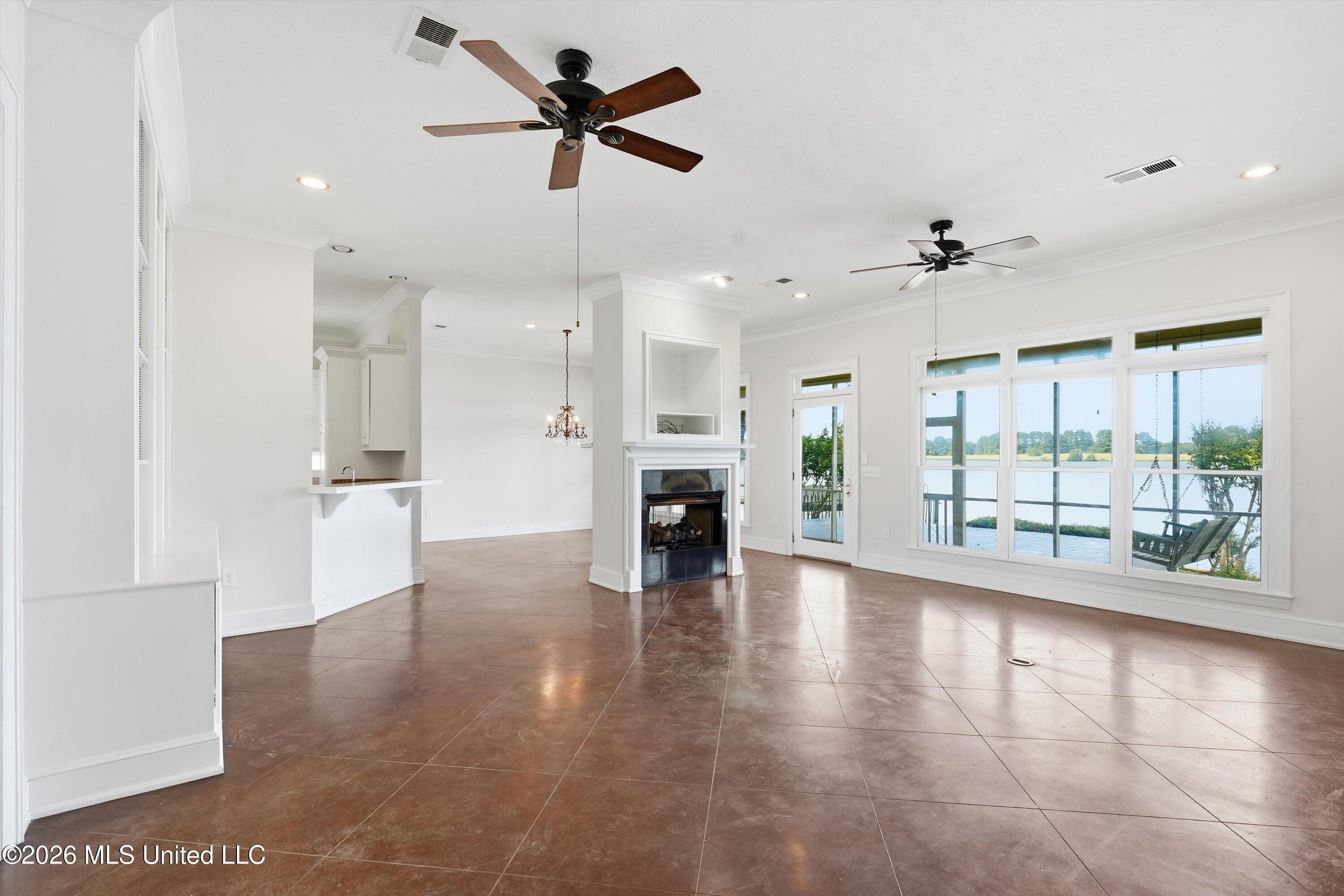 110 Bridge Water Drive Property Photo 10