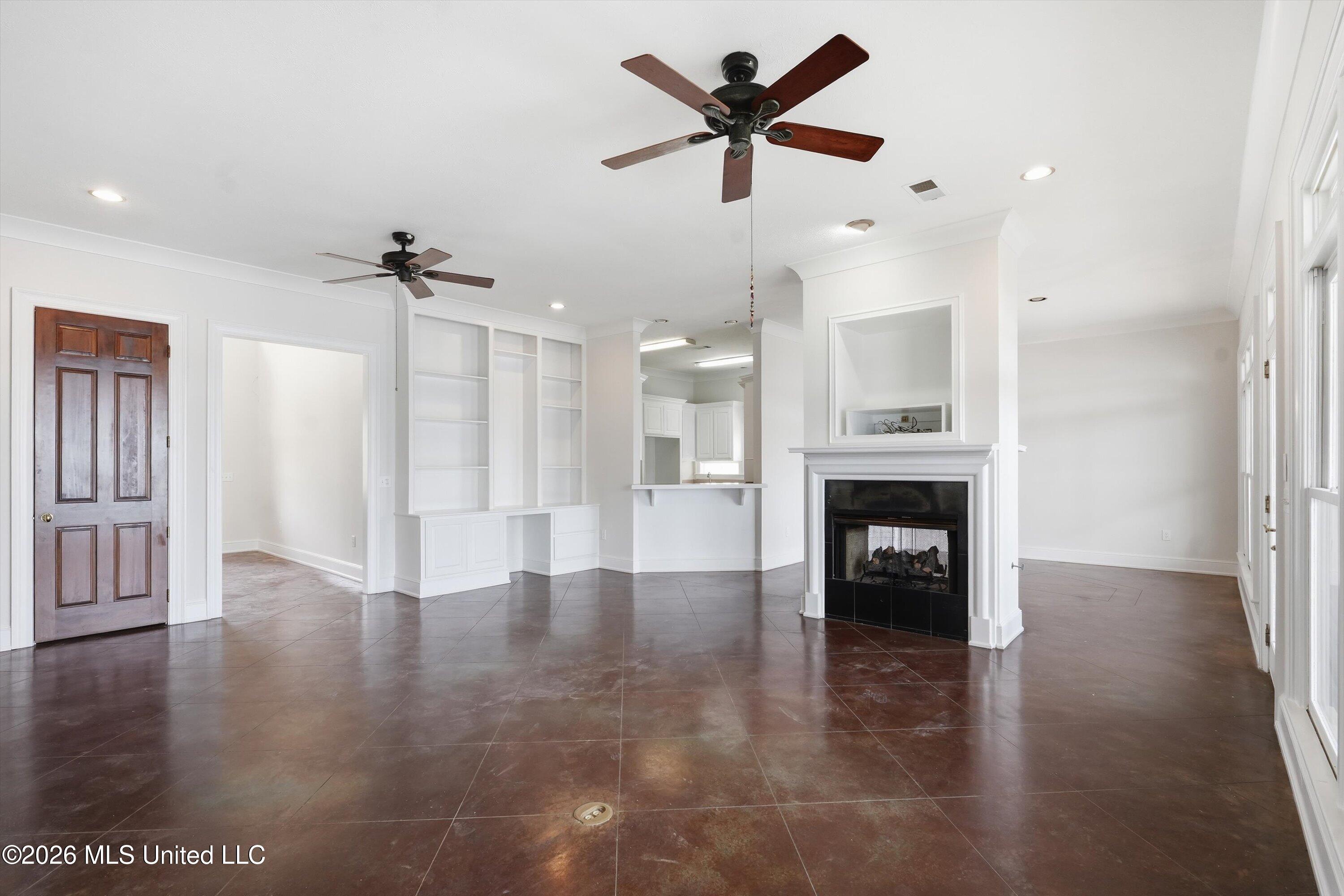 110 Bridge Water Drive Property Photo 13