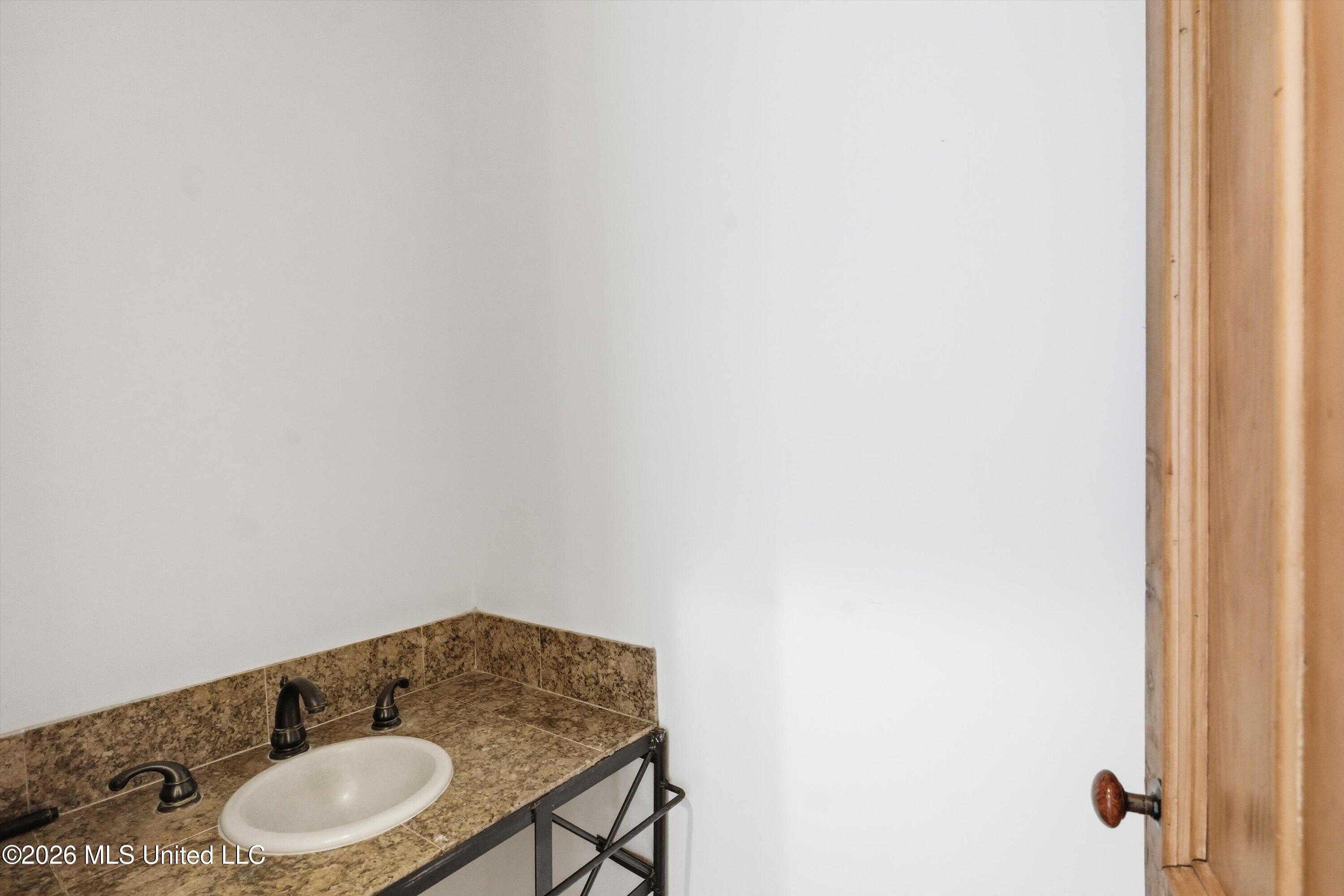 110 Bridge Water Drive Property Photo 36