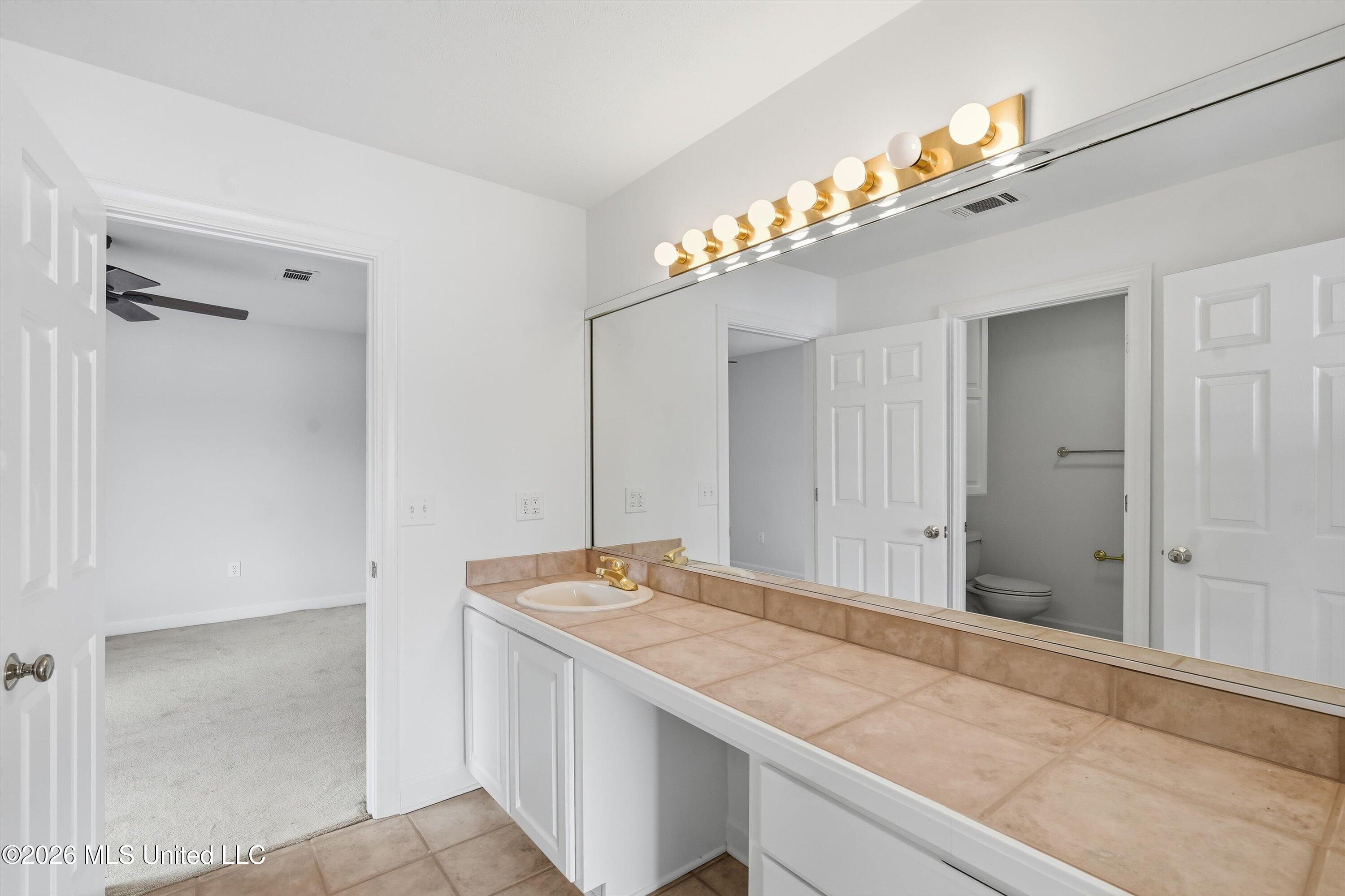 110 Bridge Water Drive Property Photo 45