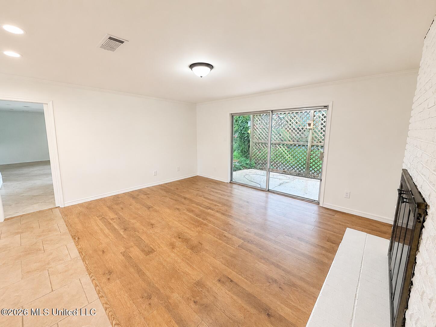 2421 Regency Drive Property Photo 10