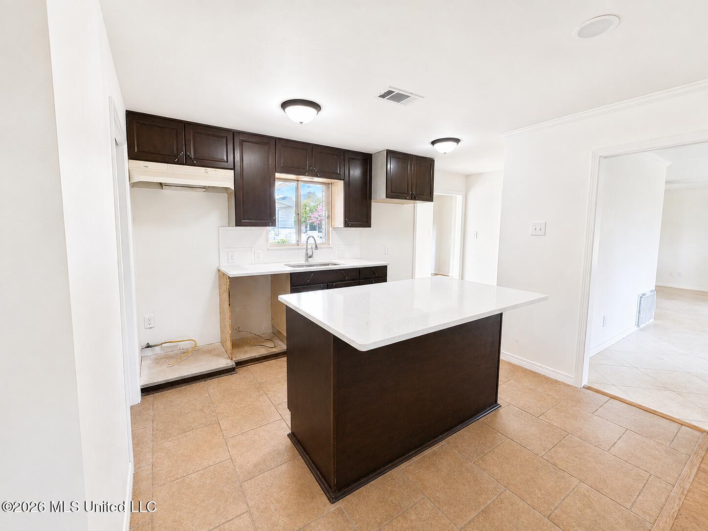 2421 Regency Drive Property Photo 12