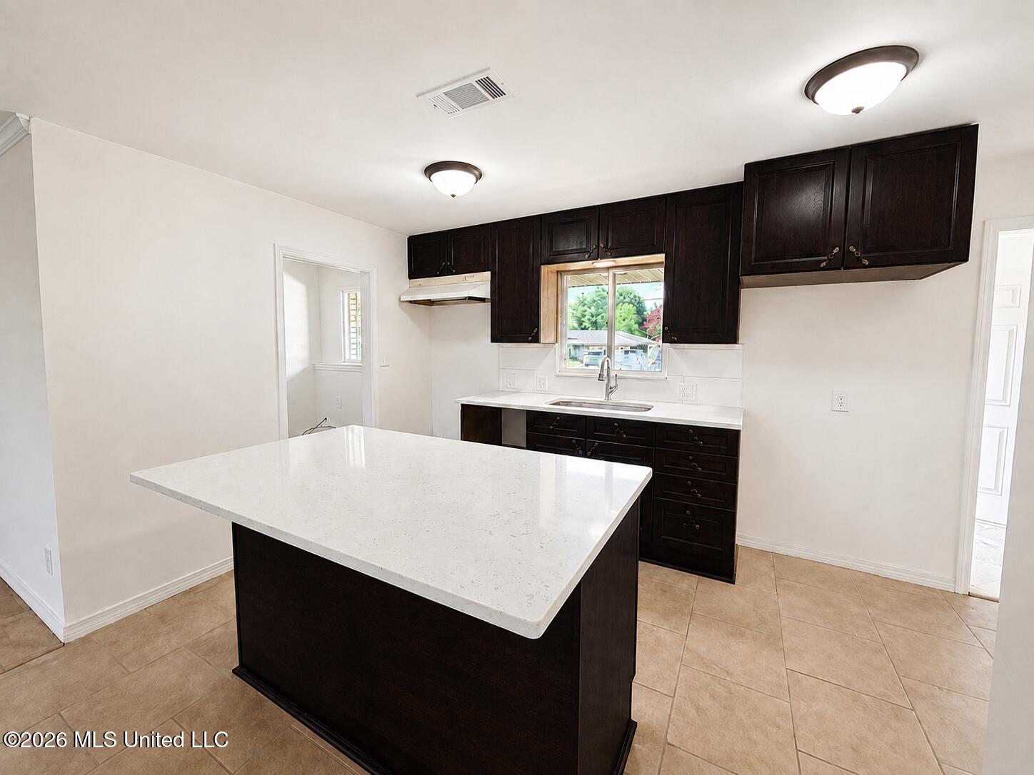 2421 Regency Drive Property Photo 13