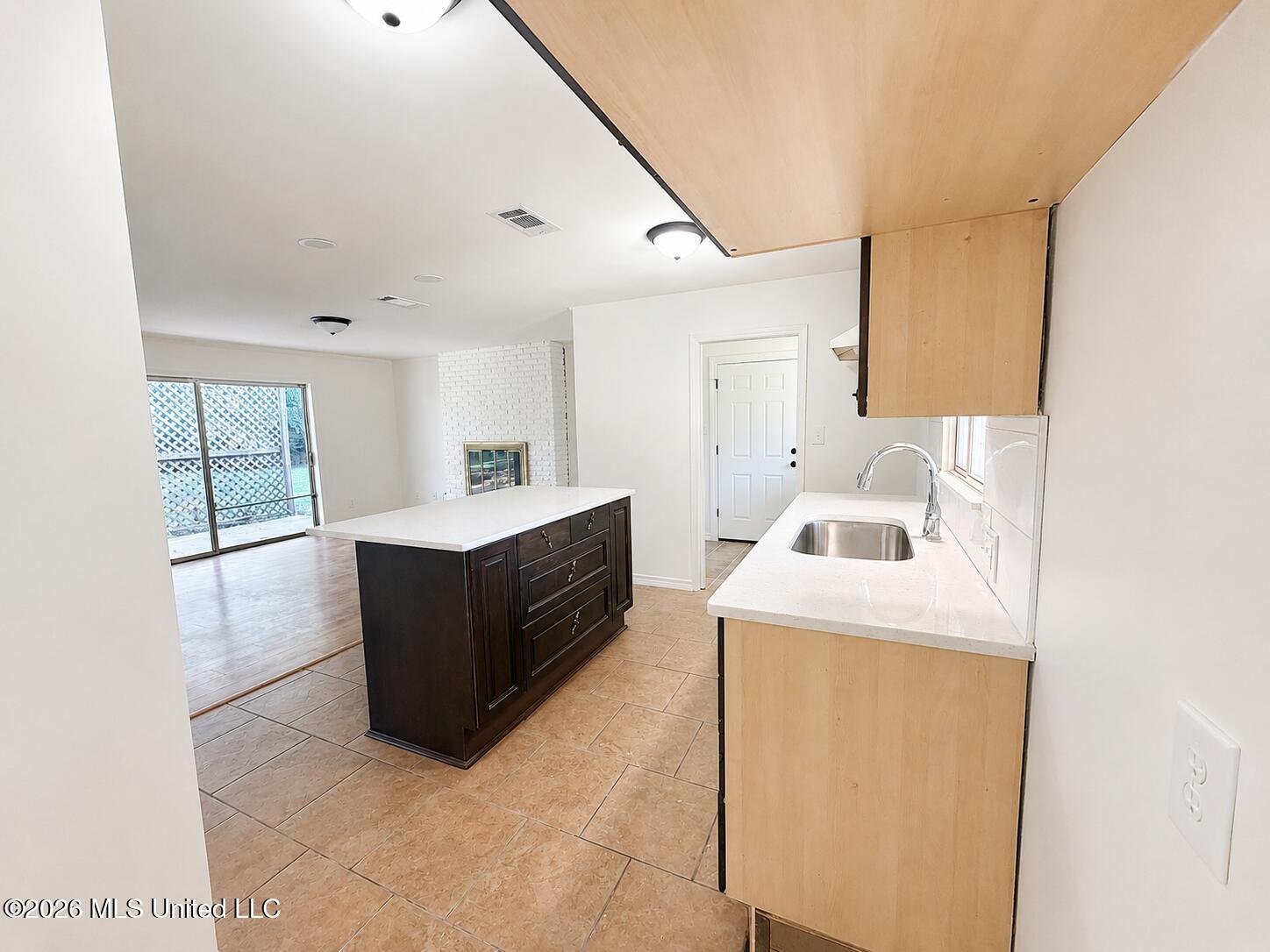 2421 Regency Drive Property Photo 14