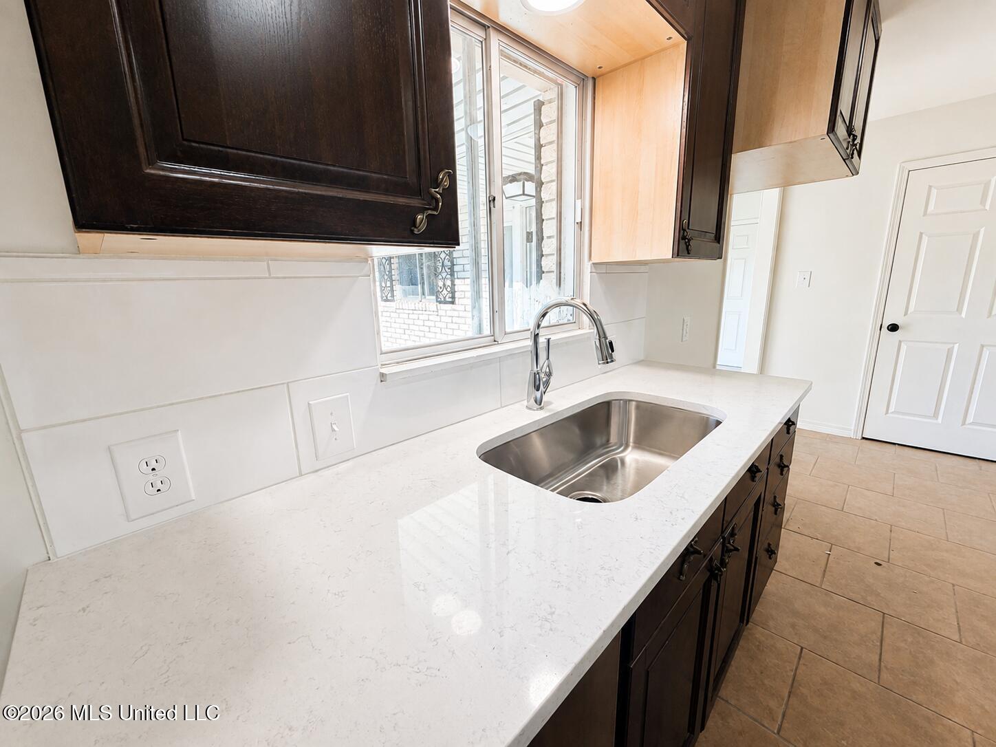 2421 Regency Drive Property Photo 15