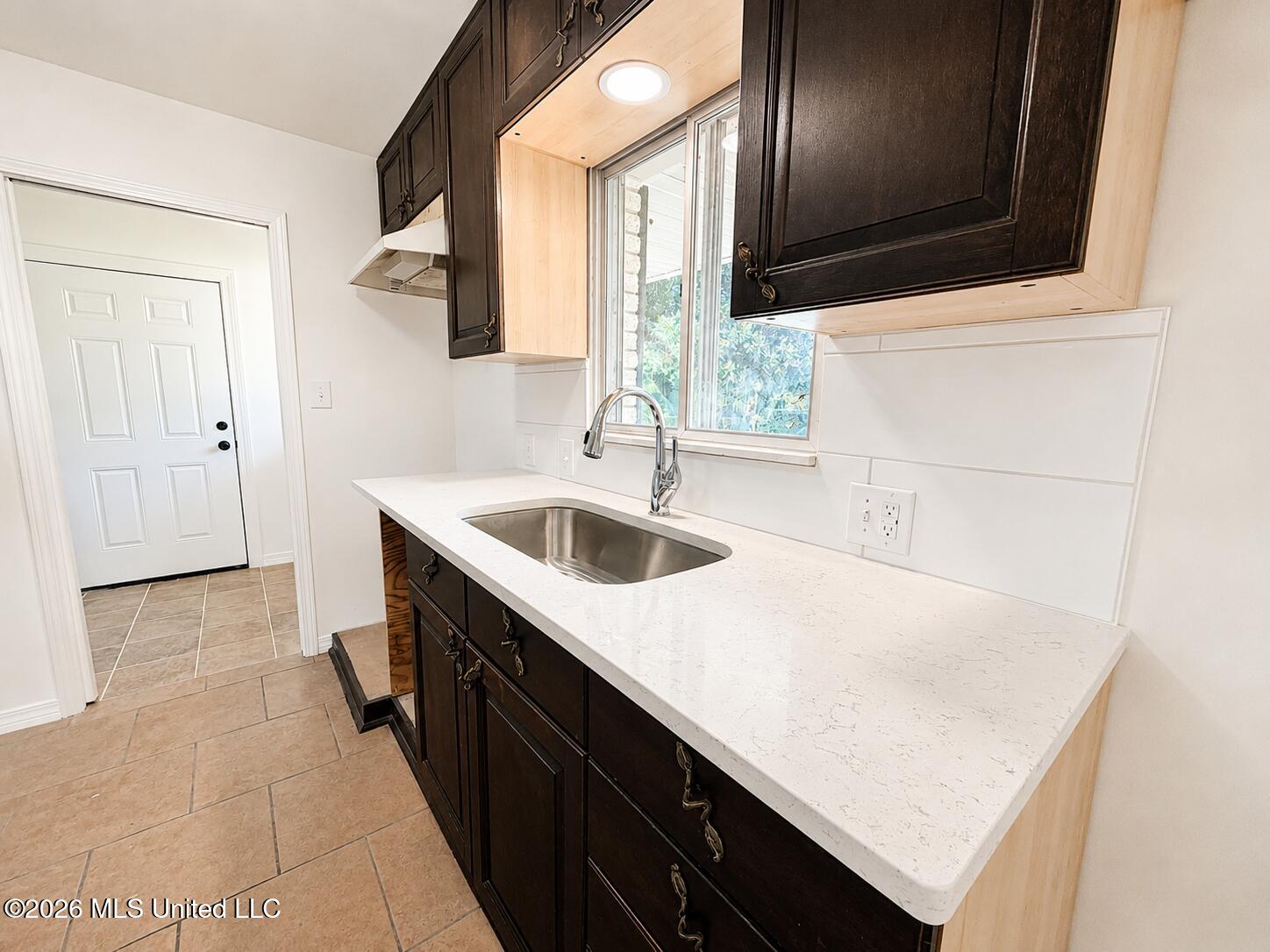 2421 Regency Drive Property Photo 16