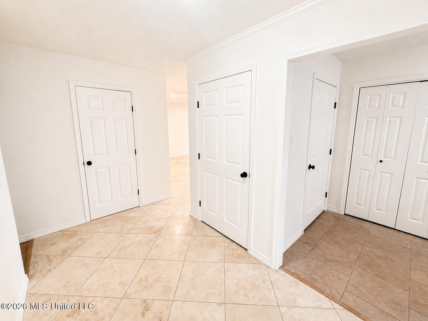 2421 Regency Drive Property Photo 18